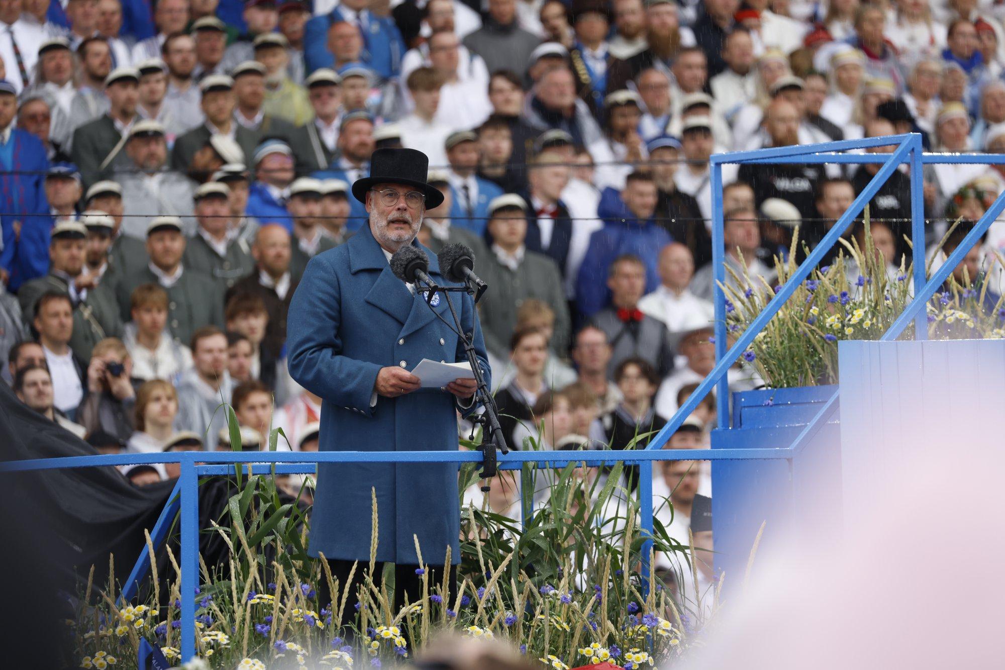President Alar Karis: me ei saa lakata üksteist hoidmast