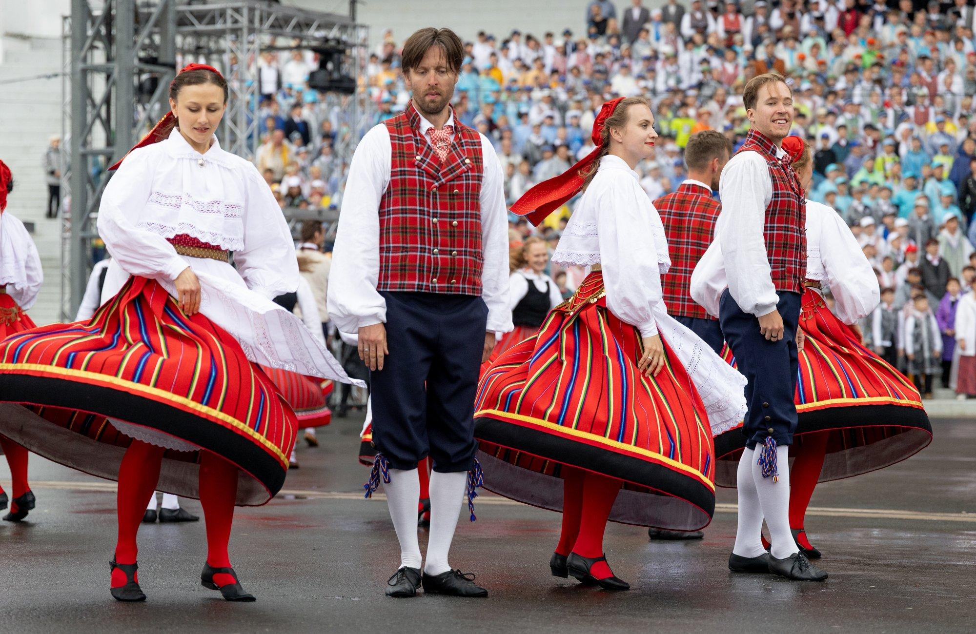 LUGEJA KIRJUTAB | Kai Raun: laulu- ja tantsupeo päevad tuleks kuulutada riigipühaks