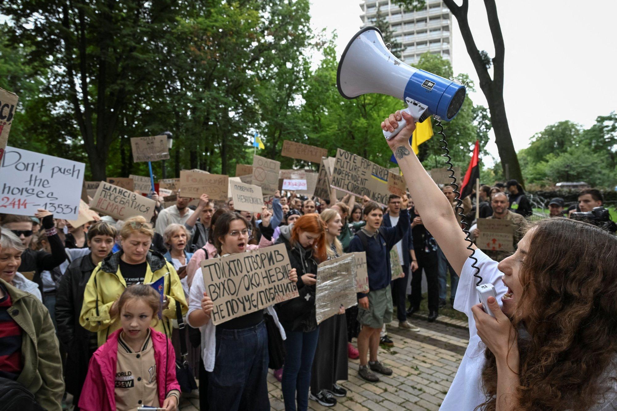 Ukraina ülemraada võttis vastu korruptsioonivastaste organite sõltumatuse taastava seaduse