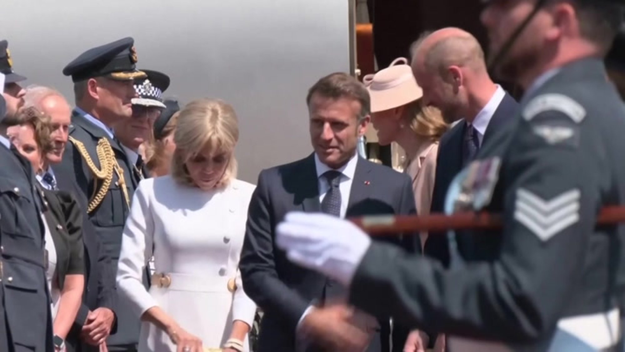 VIDEO | Prantsusmaa president Emmanuel Macron saabus Suurbritanniasse