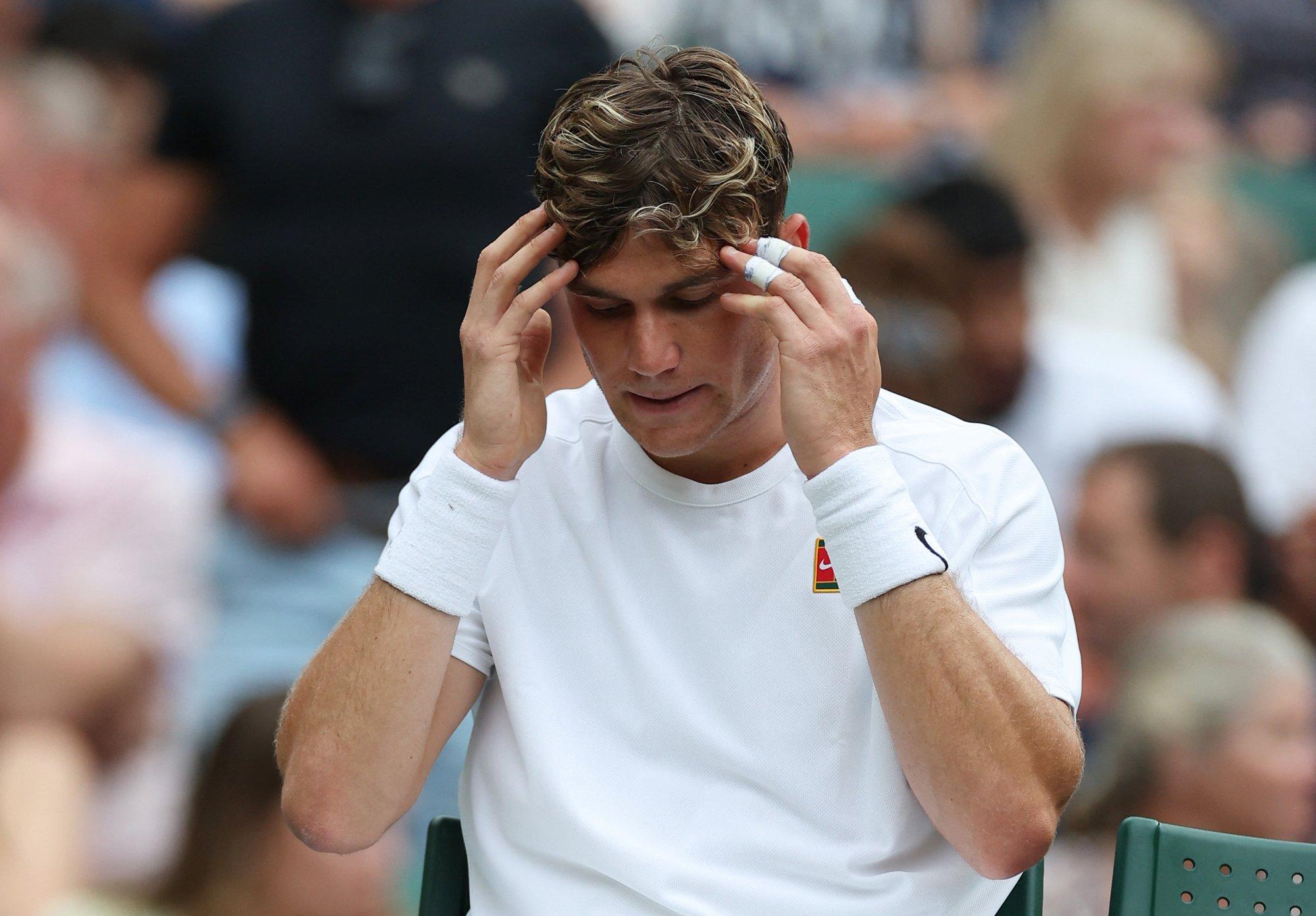 Maailma neljas reket pidi Wimbledonis reketid pakkima