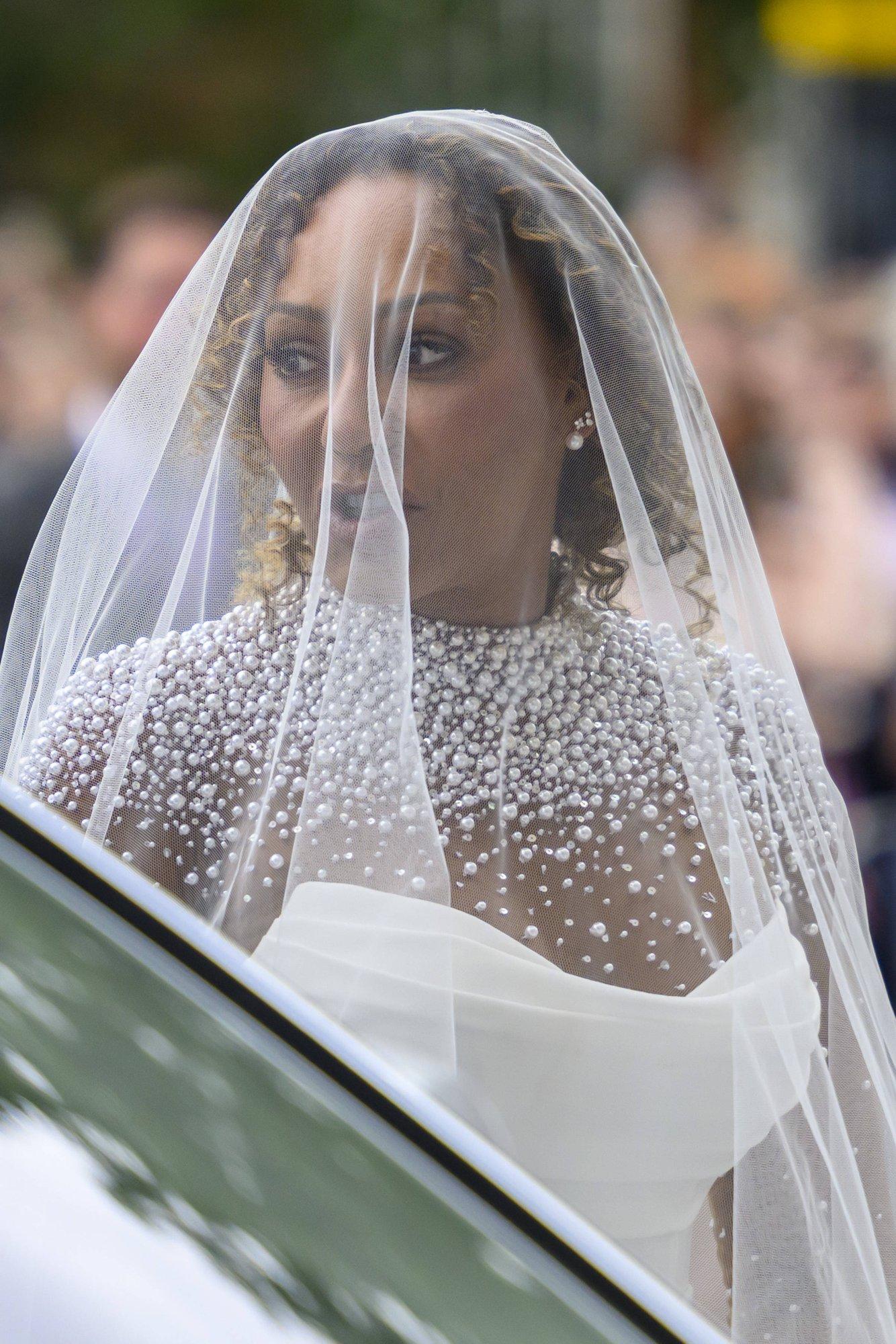 KLÕPS | Imekaunis pruut! Spice Girlsi Mel B abiellus tippjuuksuriga