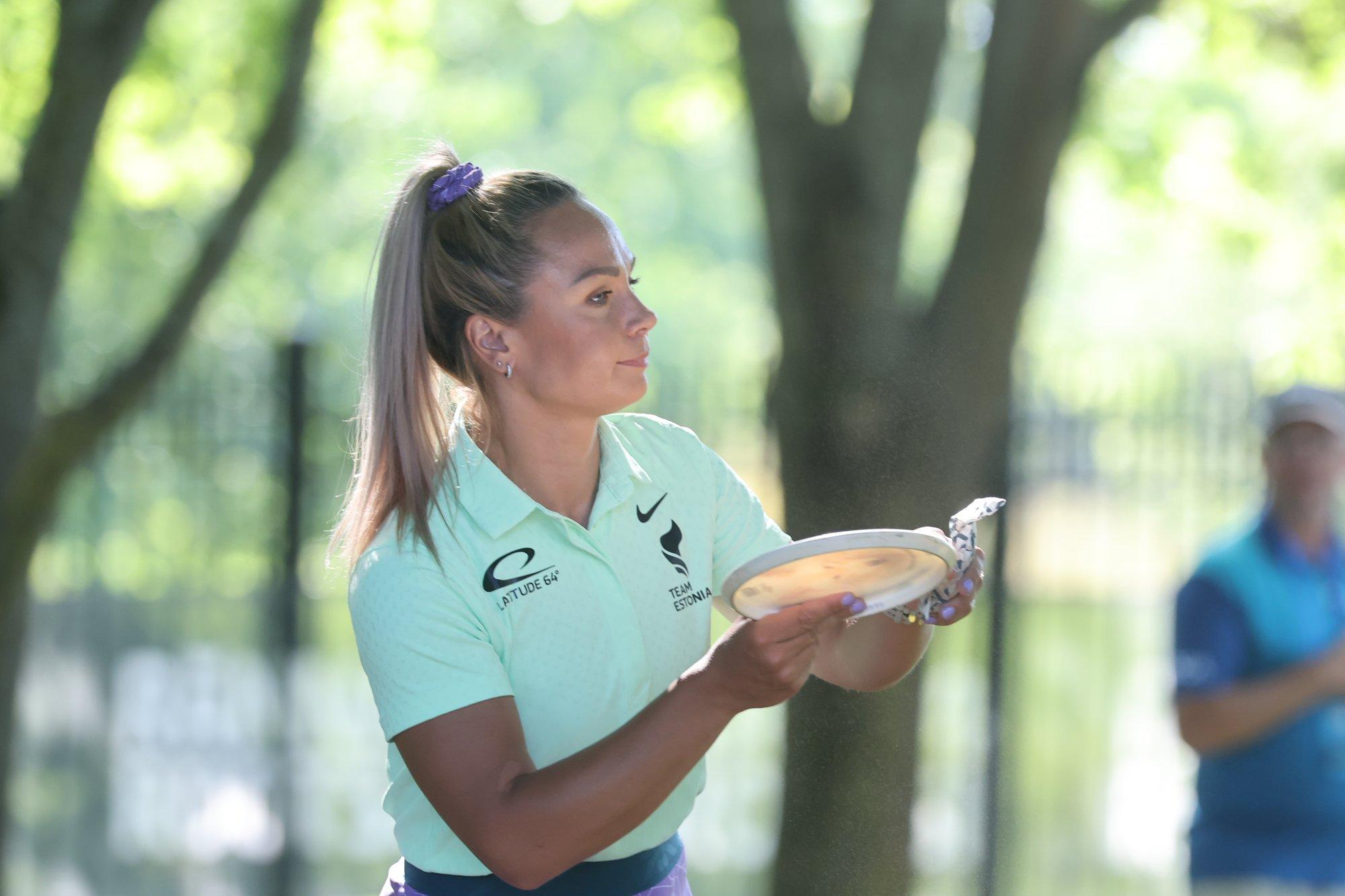 BLOGI | Euroopa Discgolfi Festival: Kristin Lätt lõpetas kolmanda ringi ainuliidrina. Mauri Villmann on esikümnes