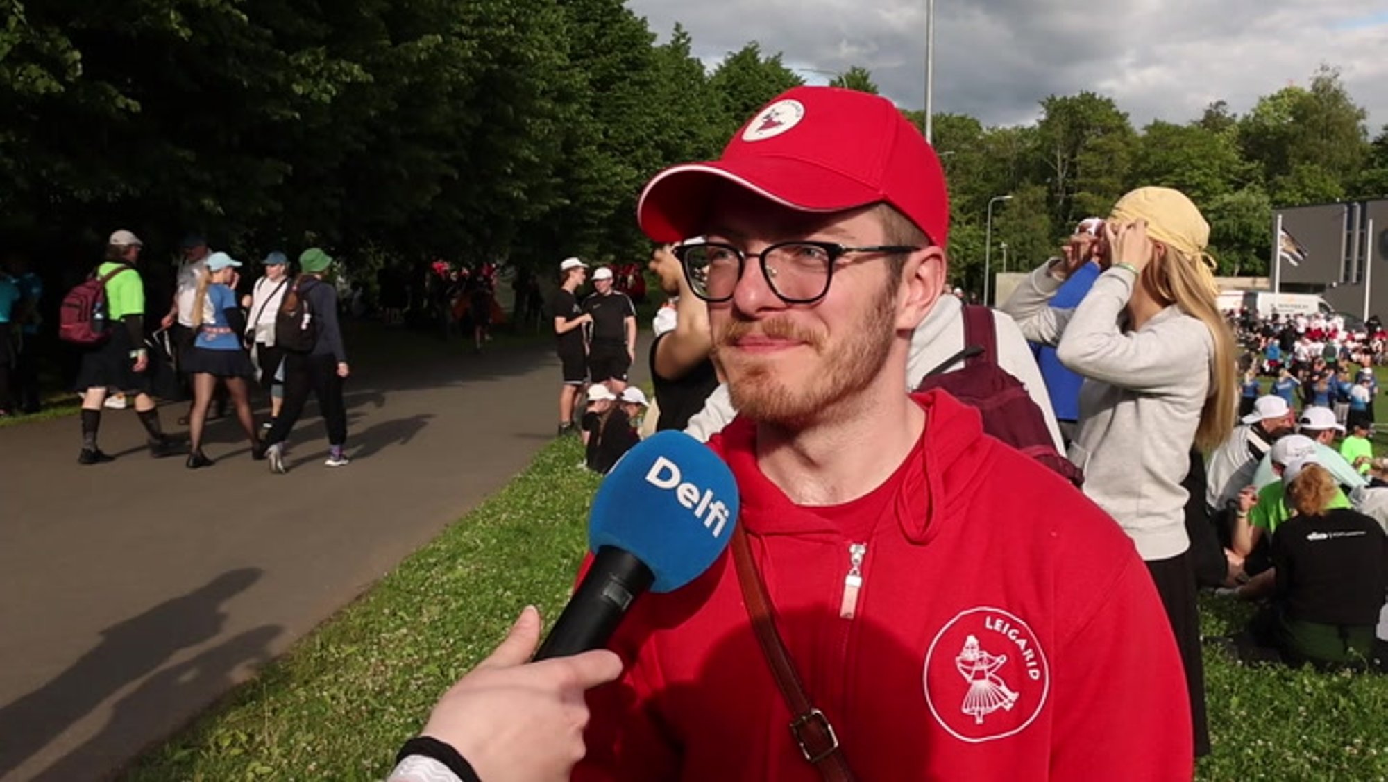 VIDEO | „Naudime Eesti suveilma, meie kodukandis on 35-kraadine leitsak“. Tantsupeolised jagavad muljeid proovide teise päeva kohta