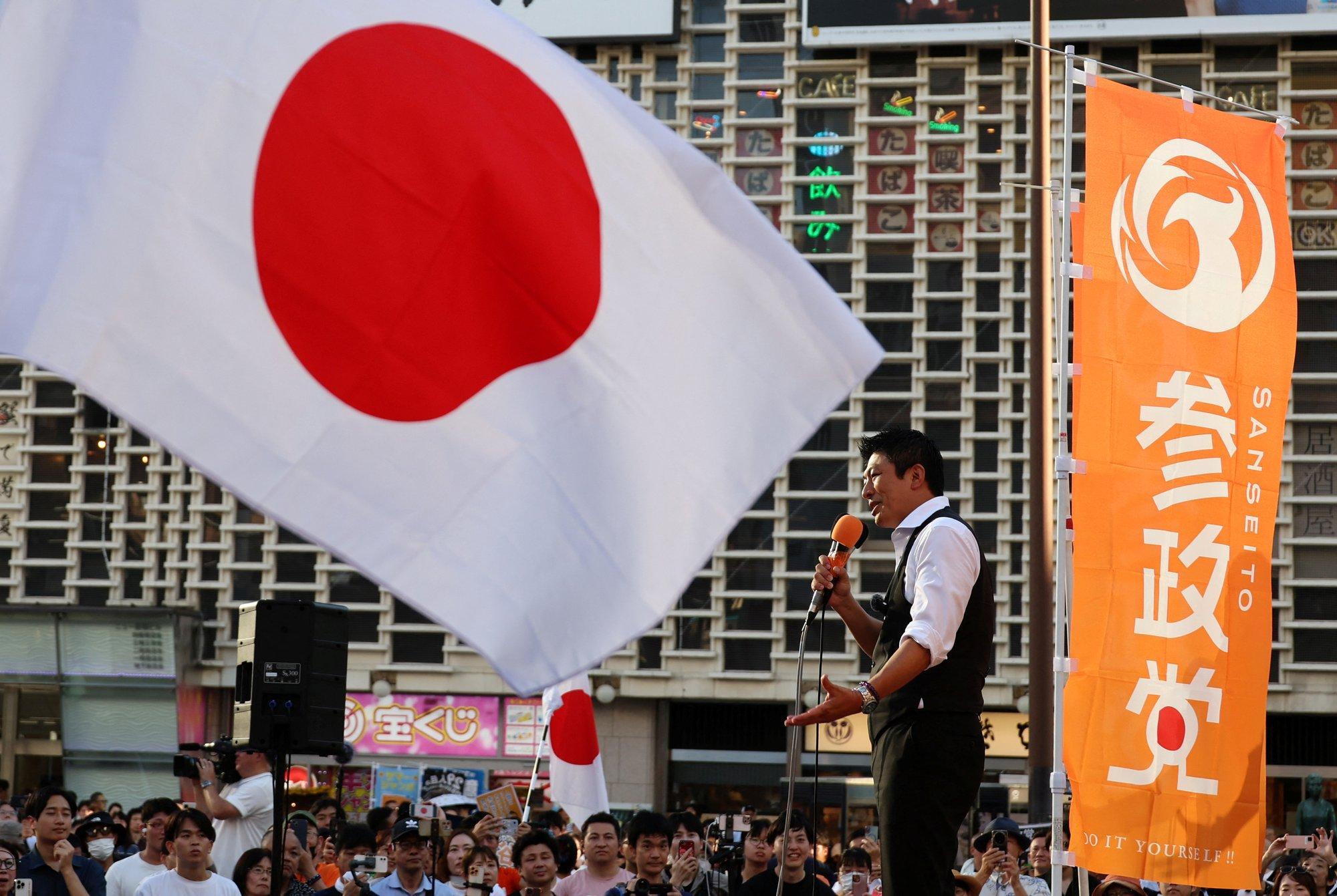 Jaapani paremäärmuslastest on saanud mõne aastaga arvestatav jõud. Liberaalid said ajaloo kehvima valimistulemuse