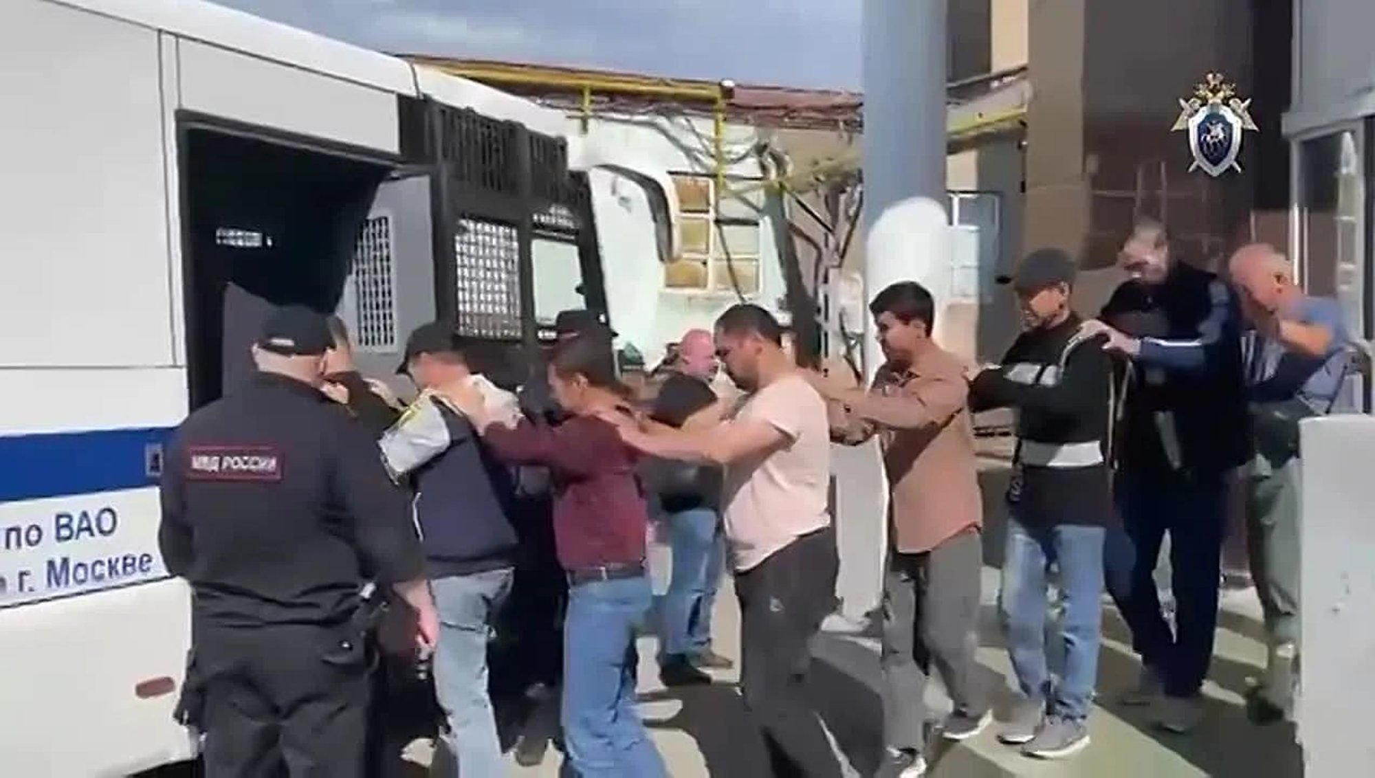 Moskvas vahistati reidide käigus migrandivälimusega mehi. Illegaalid saadetakse välja, kodanikud sõtta