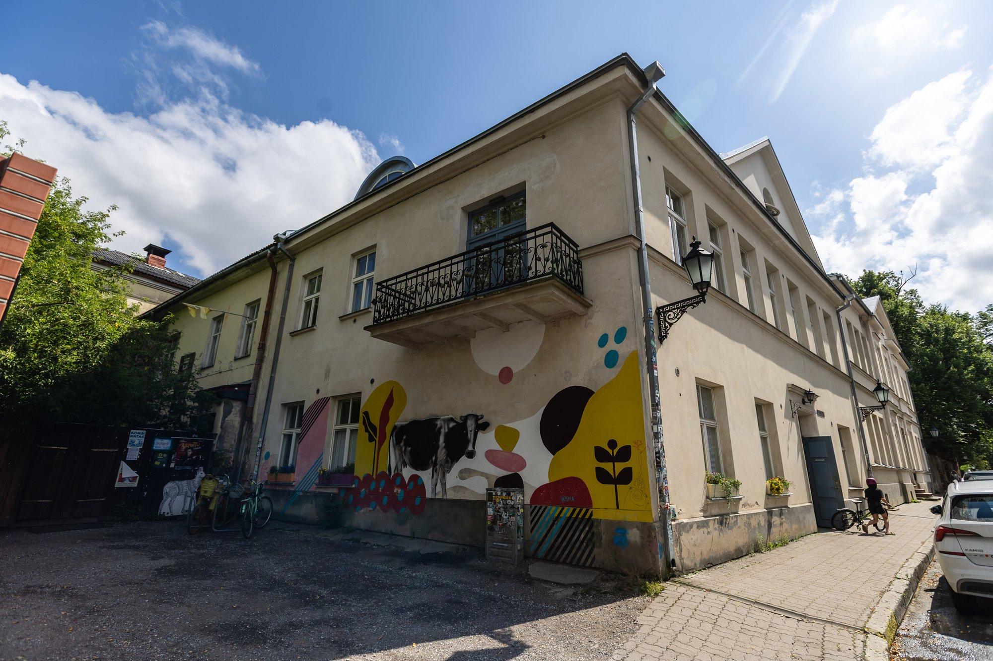 DELFI TARTUS | Urineeritakse seinale ja murti korterisse. Tartus asuva Genialistide klubi klientide tegevus häirib naabreid