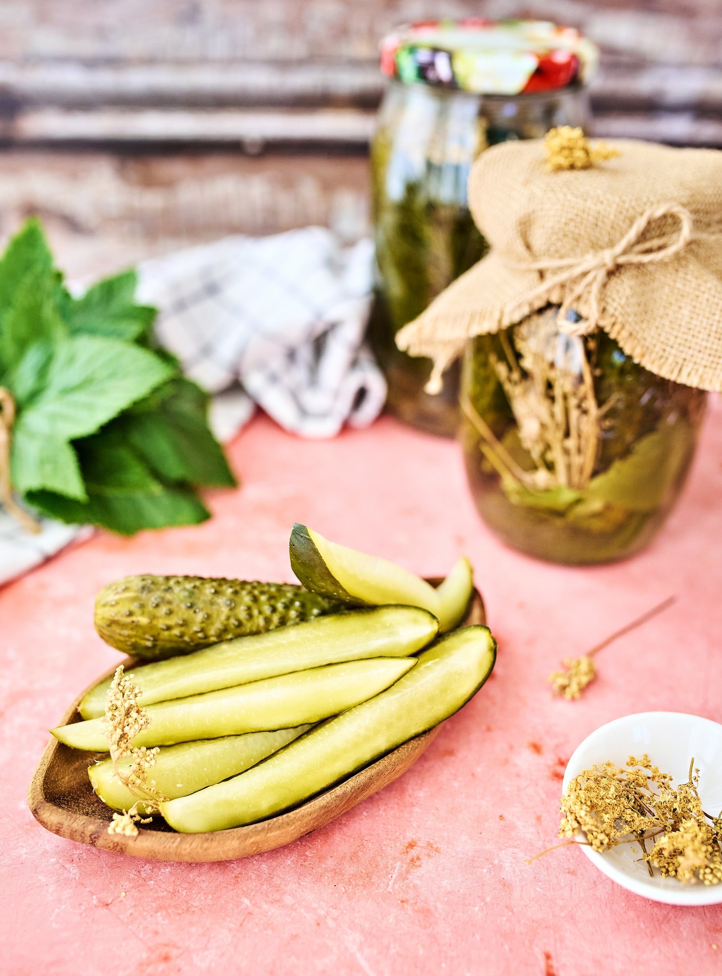 Kaks imelist suvemaitset ühes purgis: soolakurgid angervaksaga