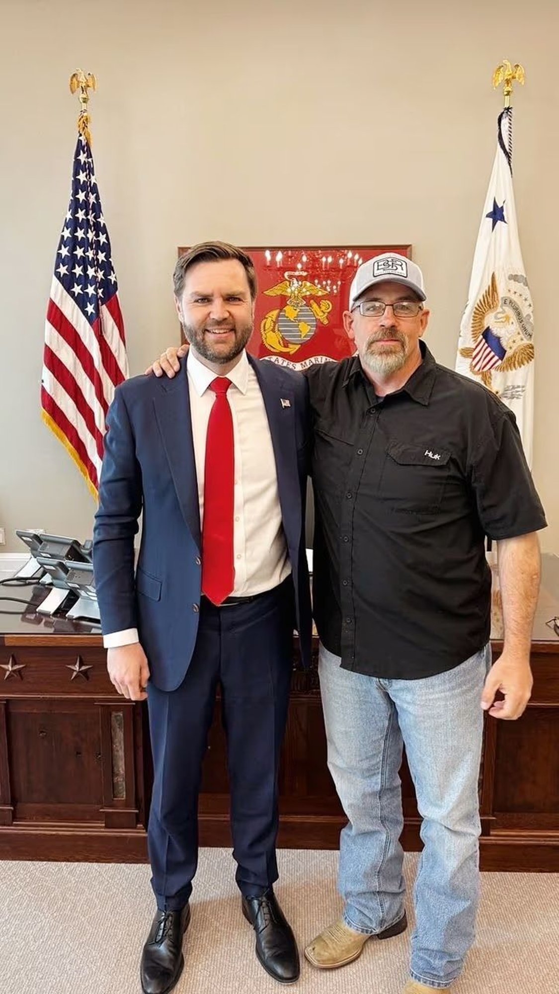 USA asepresidendi nõbu Nate Vance sõdis aastaid Ukrainas ja pidas naastes tädipojaga pika vestluse. Kuuldu mõjus rahustavalt