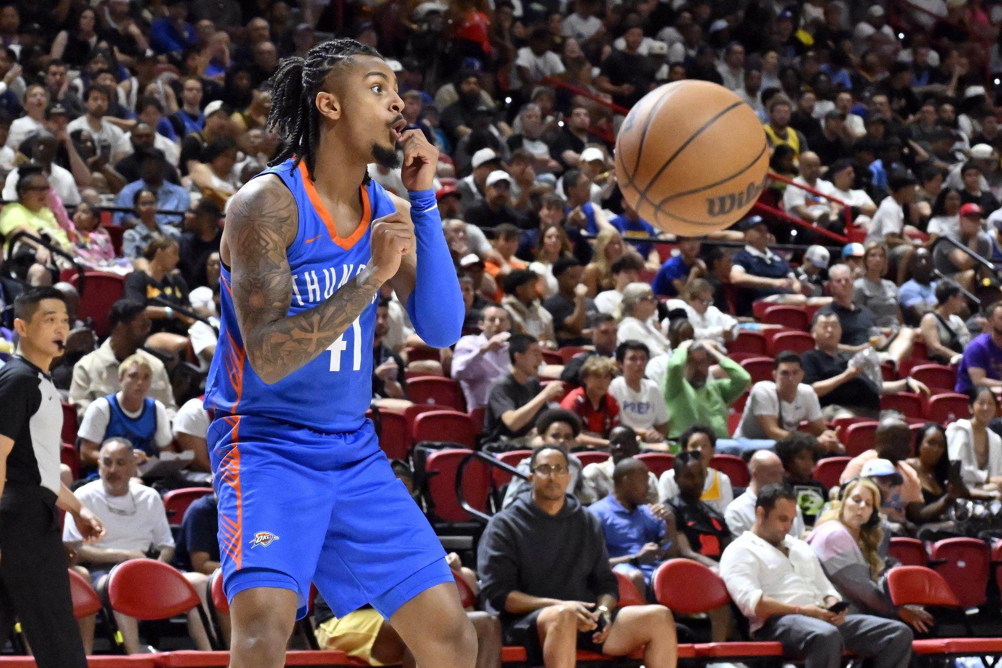 VIDEO | NBA klubi mängija kaotas pea ja viskas palli valesse korvi