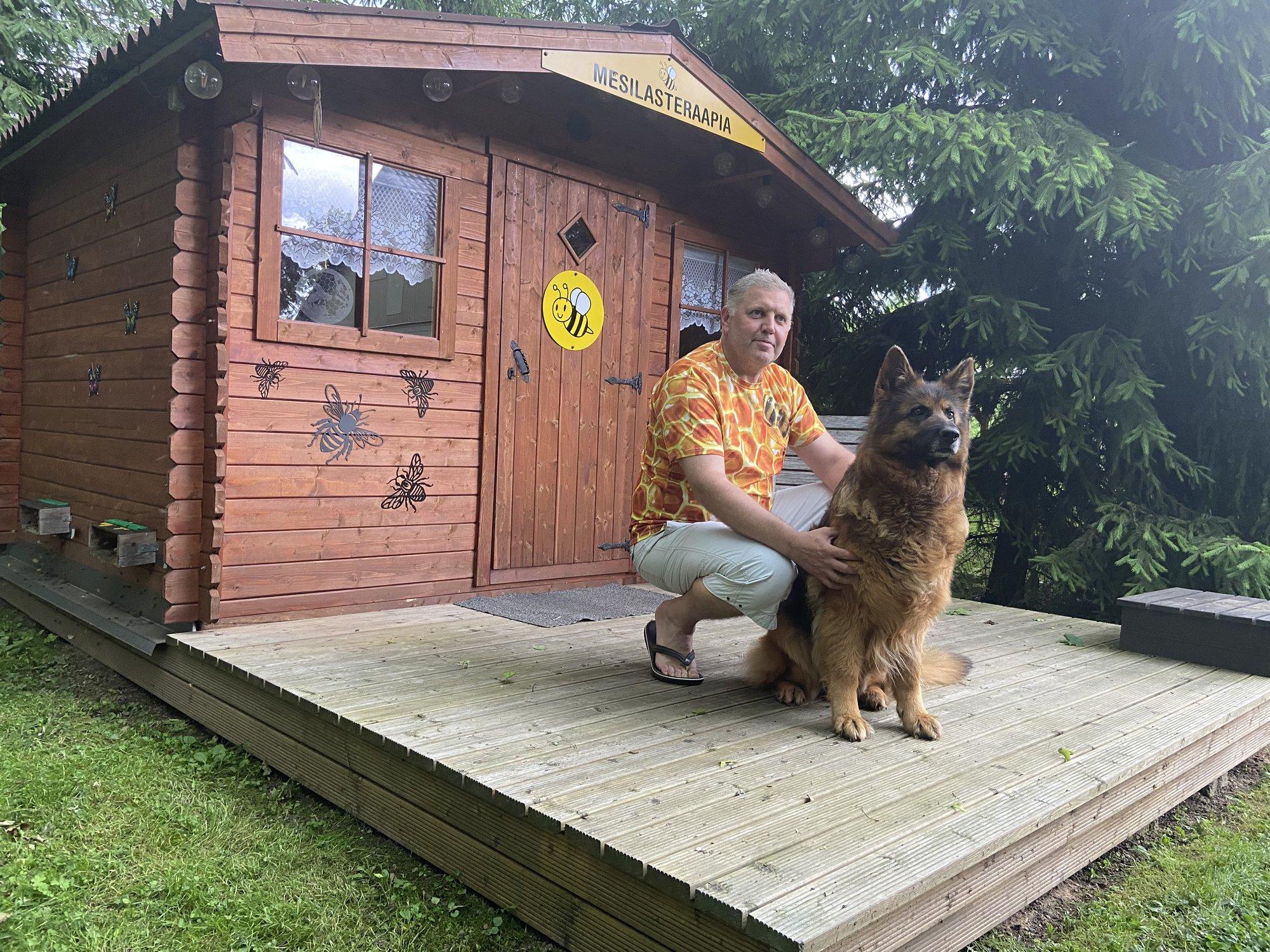 Varjula talu kutsub teraapililselt pikutama sumisevasse mesitarru