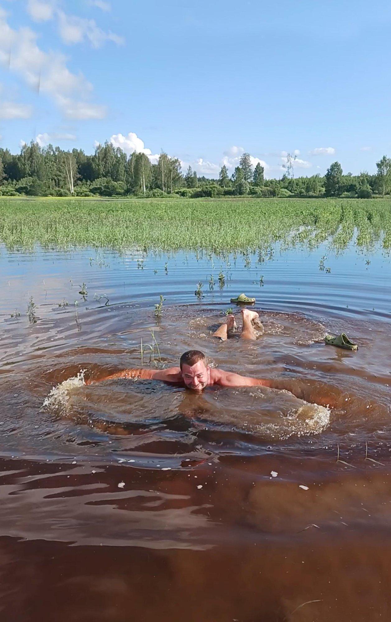 VIDEO | Kartulikasvataja ujus põllul konna, et näidata, kui hullult uputab
