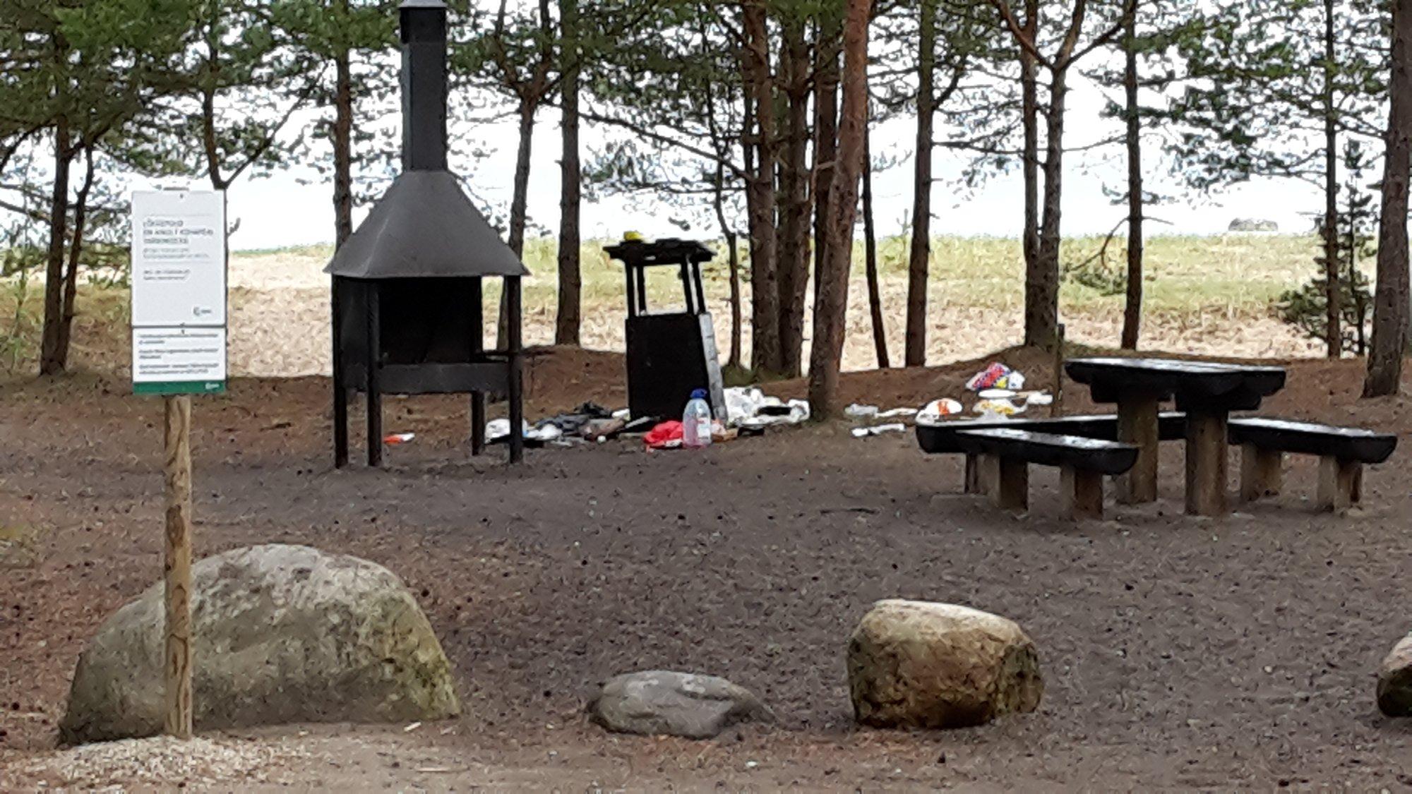 RMK Meremõisa telkimisalal toimub mitmendat aastat süsteemne vandaalitsemine