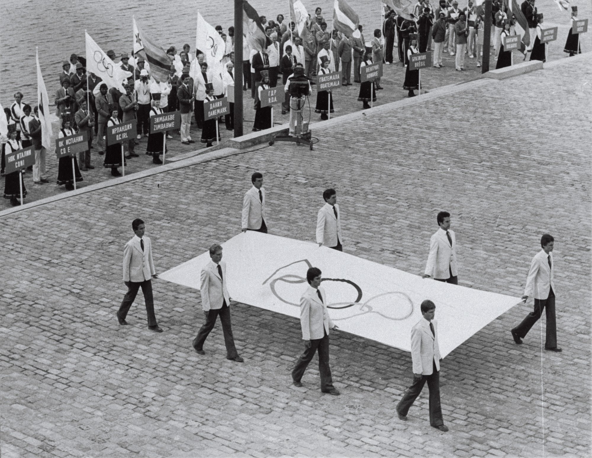 45 AASTAT OLÜMPIAREGATIST | Kuidas Eesti noormehed tseremooniatel rivisammu tampimisest pääsesid?