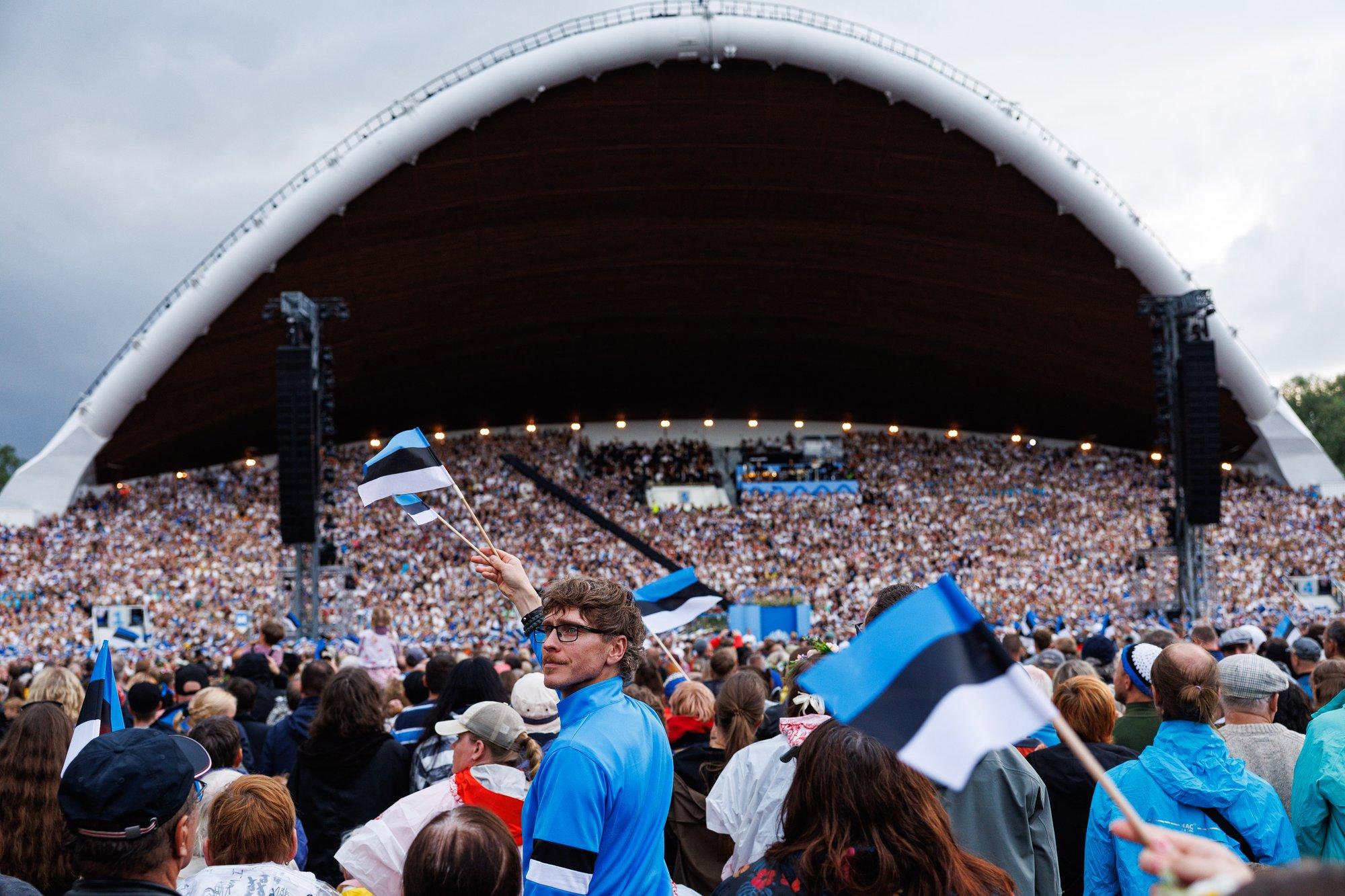 Emotsioonid laulupeost: ära tule, ära mine ja vihmavari anna ka siia!
