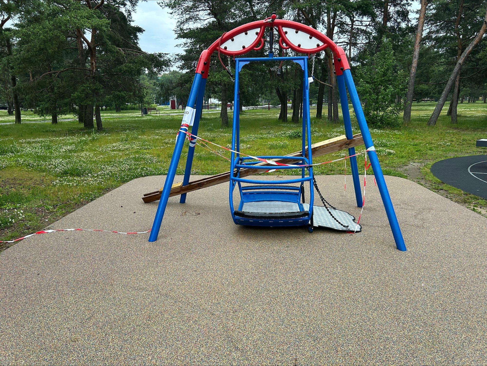 „Liival olid vereloigud.“ Pealinna pargis olnud kiik põhjustas 10-aastasele lapsele ränga trauma