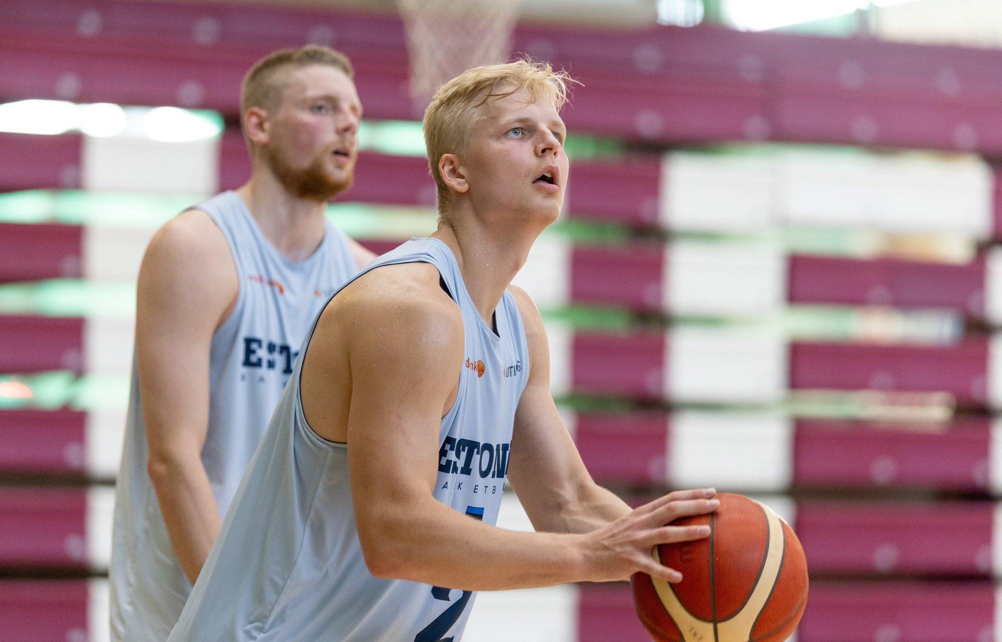 DELFI TV OTSEPILT | Eesti korvpallikoondis on Leedu vastu esimese poolaja järel 10 punktiga taga