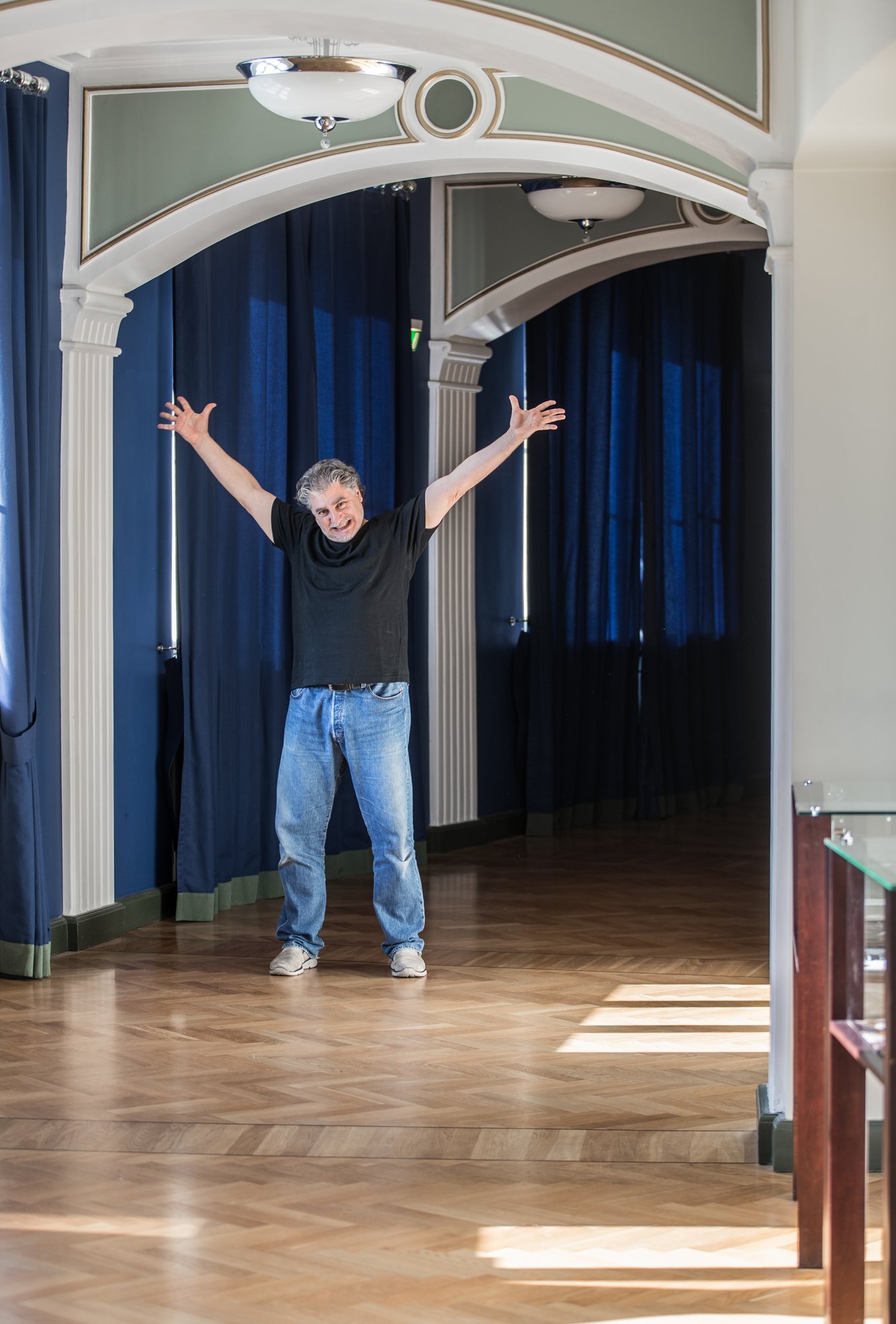 Kas Putini liitlasega isiklikke kokkuleppeid sõlminud lavastaja sobib rahvusooper Estoniasse?