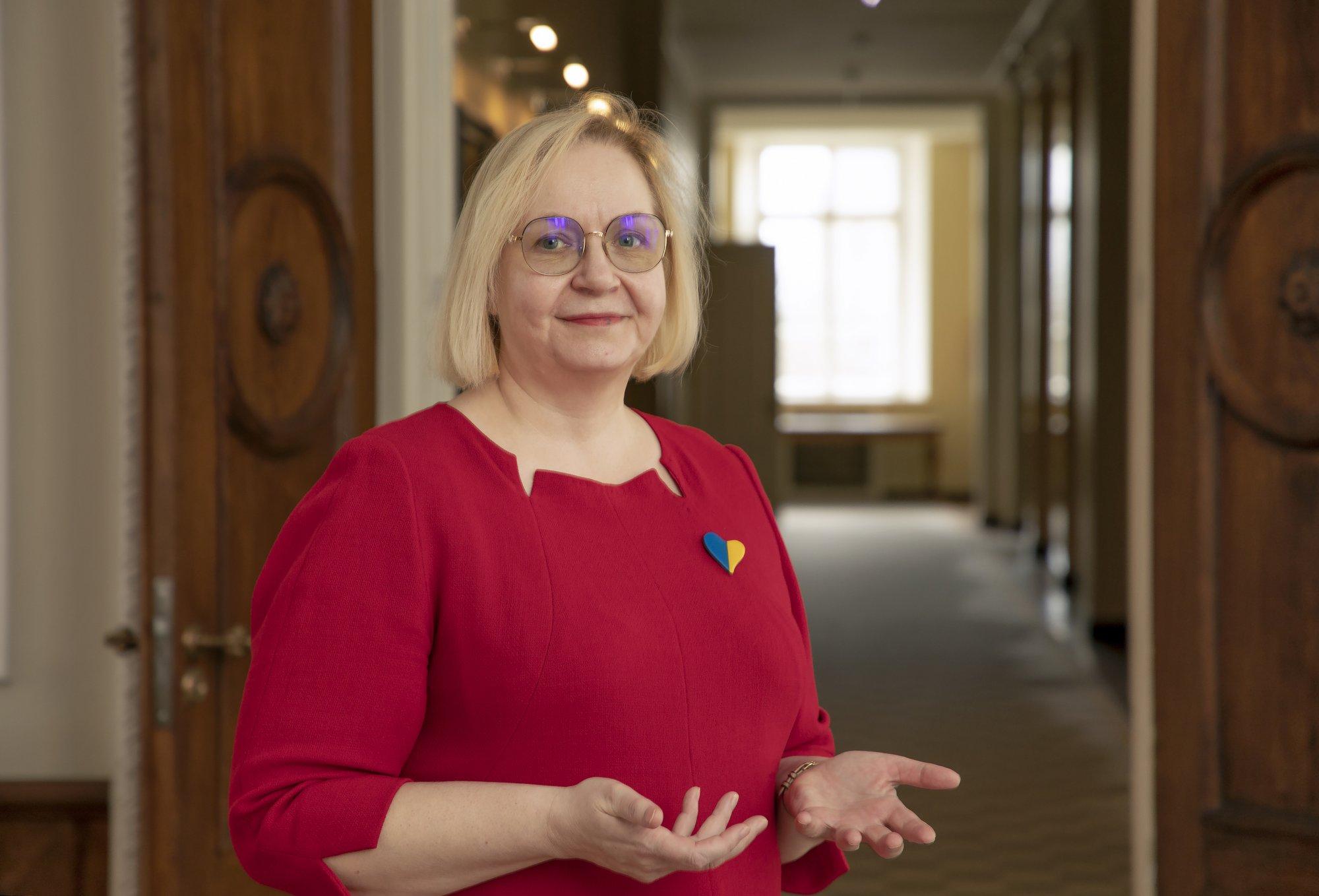 VILJA KÜSIB | Maris Lauri, miks oravad viimasel ajal peamiselt rumalusega silma paistavad?