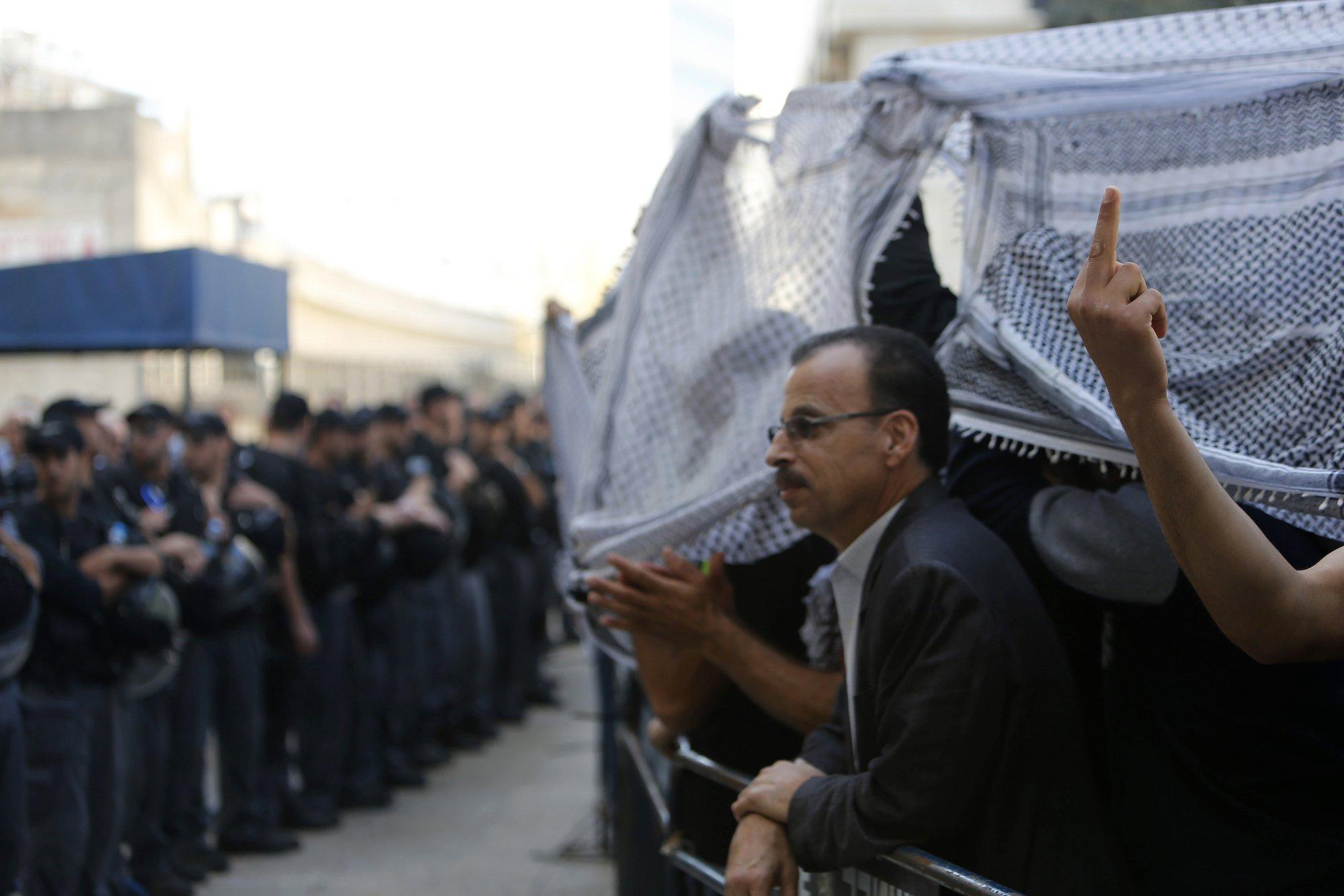 Vägivald Iisraeli araabia kogukonna tänavatel. Politsei kadumine lasi kurjategijatel möllata