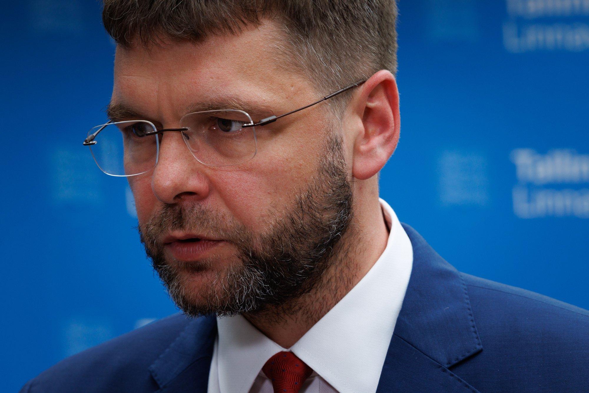 Jevgeni Ossinovski viskus koondatud näitlejate kaitsele