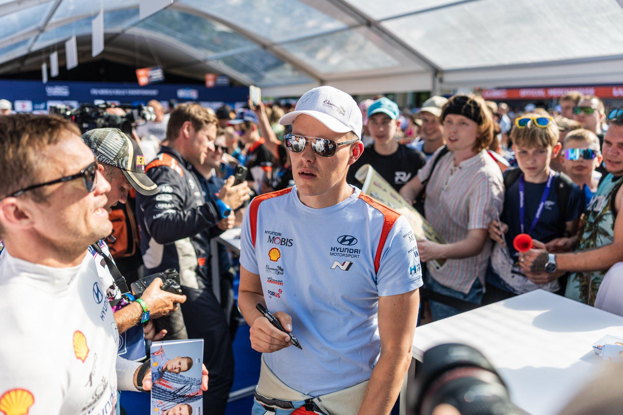 VIDEO | Tänak ja Järveoja pidid ajakirjanikelt raha laenama