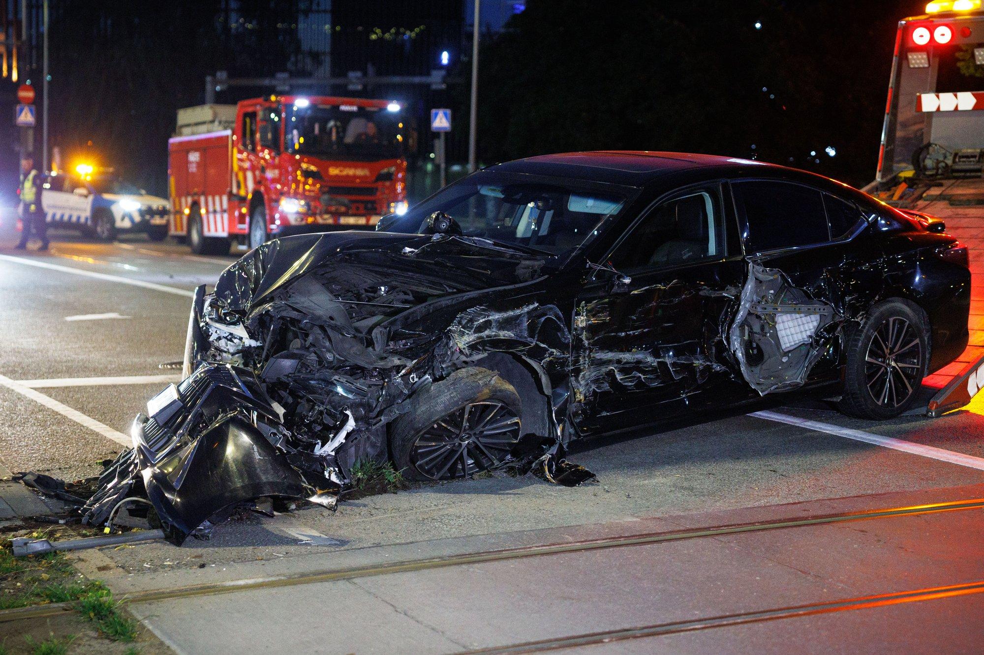 FOTOD | Põhja-Tallinnas põrkasid öösel kokku sõiduauto ja tramm