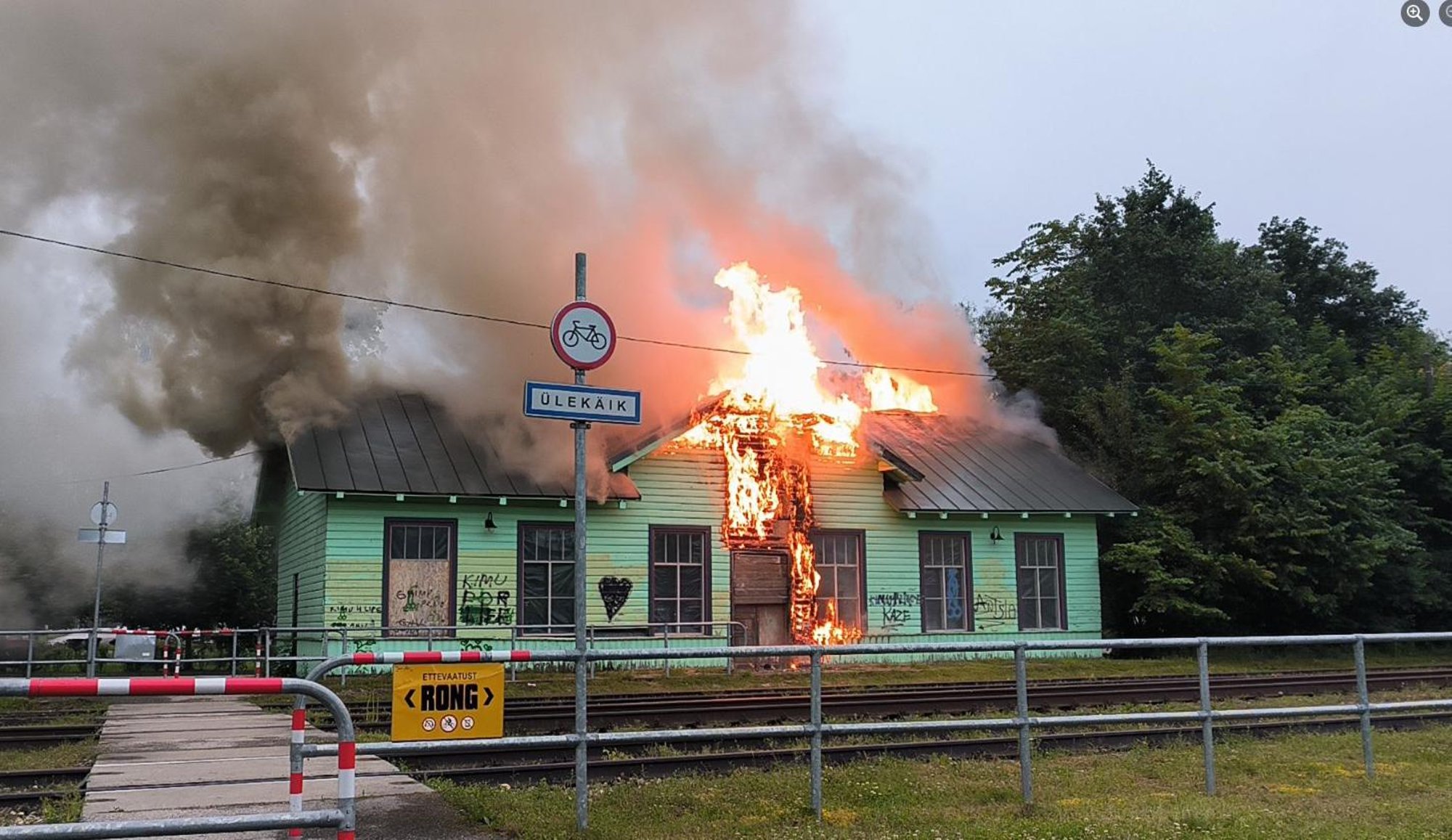 Tulekahjust räsitud Antsla jaamahoone omanik: usun, et tegu oli süütamisega
