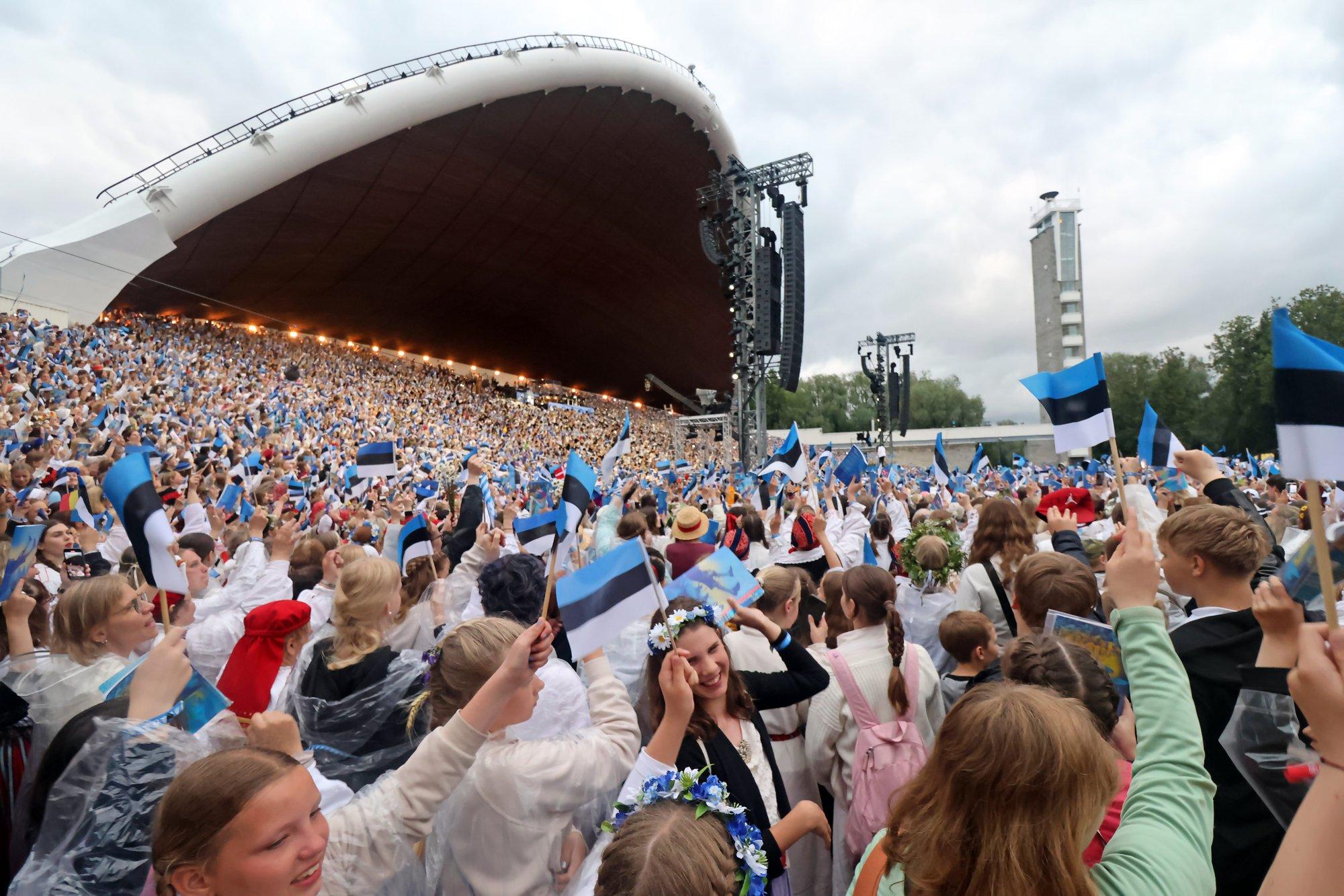 LUGEJA KIRJUTAB | Mesipuu ei lenda enam lauluväljaku poole