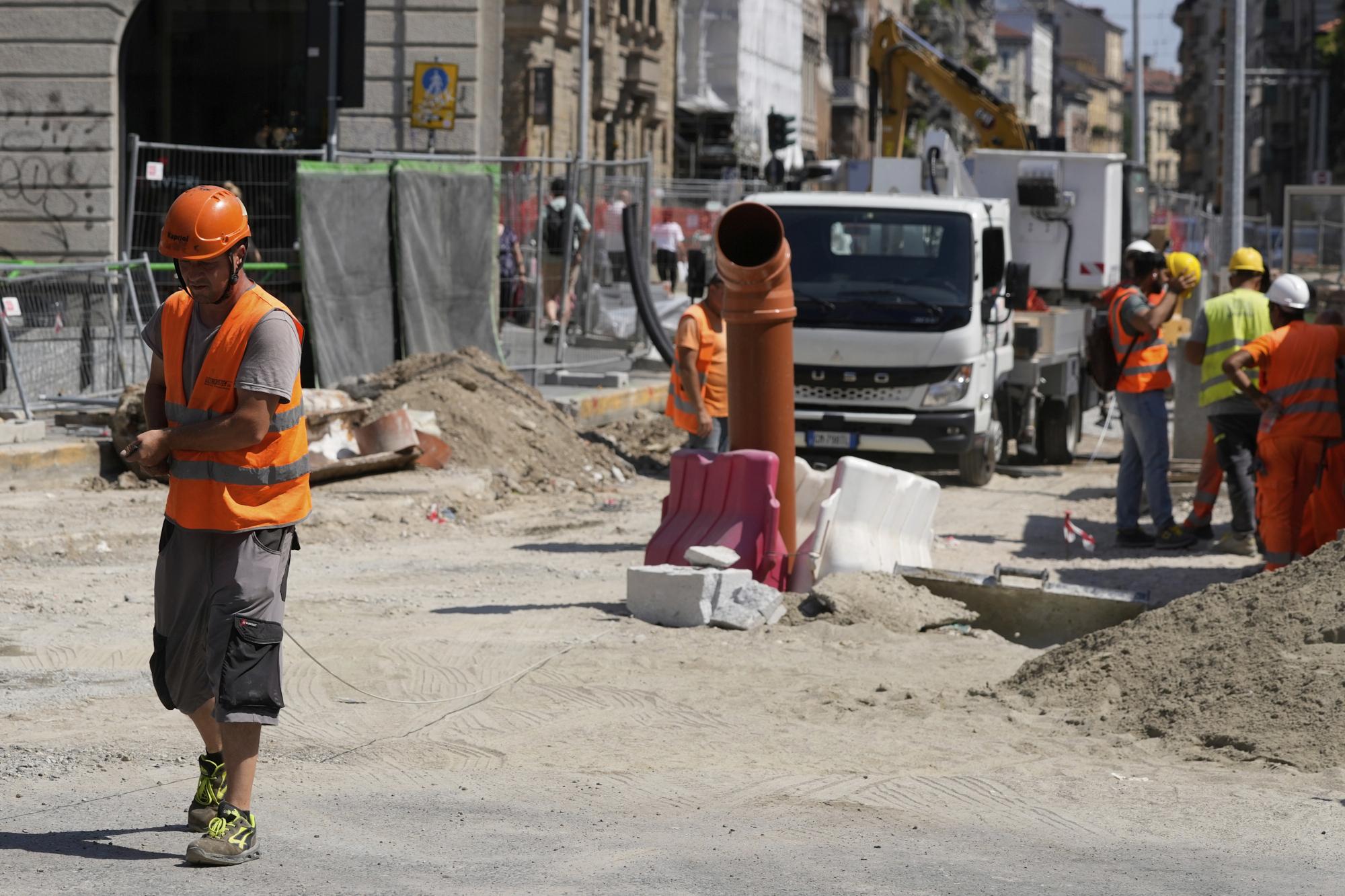 VIDEO | Itaalias keelati päeva kuumimal ajal vabas õhus töötamine