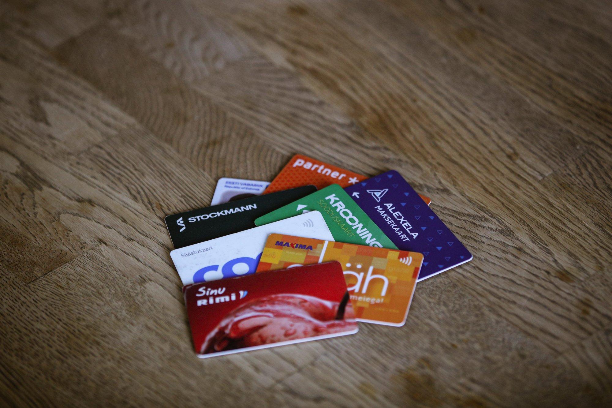 EBAÕIGLUS | Hinnad tõusevad ja rabatakse soodukaid, aga lapsed peavad täishinda maksma: kliendikaartide sooduspakkumised neile ei kehti