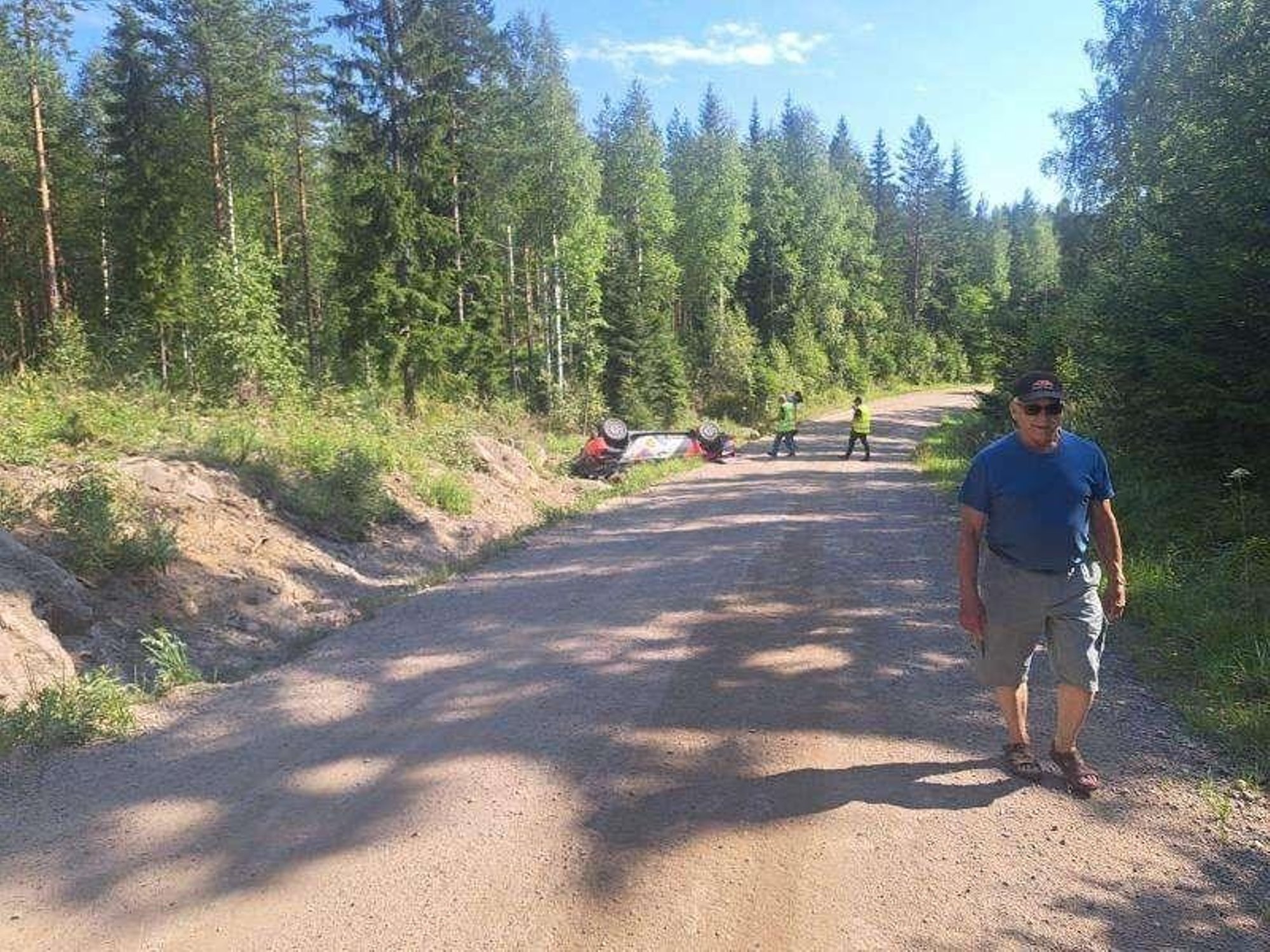 Üle katuse rullunud Adrien Fourmaux sõitis Soome ralli testil kraavi