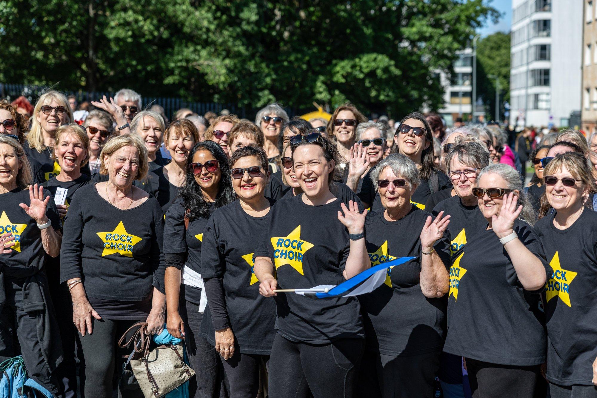 VIDEO | 120 inglast laulavad „Mesipuud“. Koorijuht: see on täiesti uskumatu