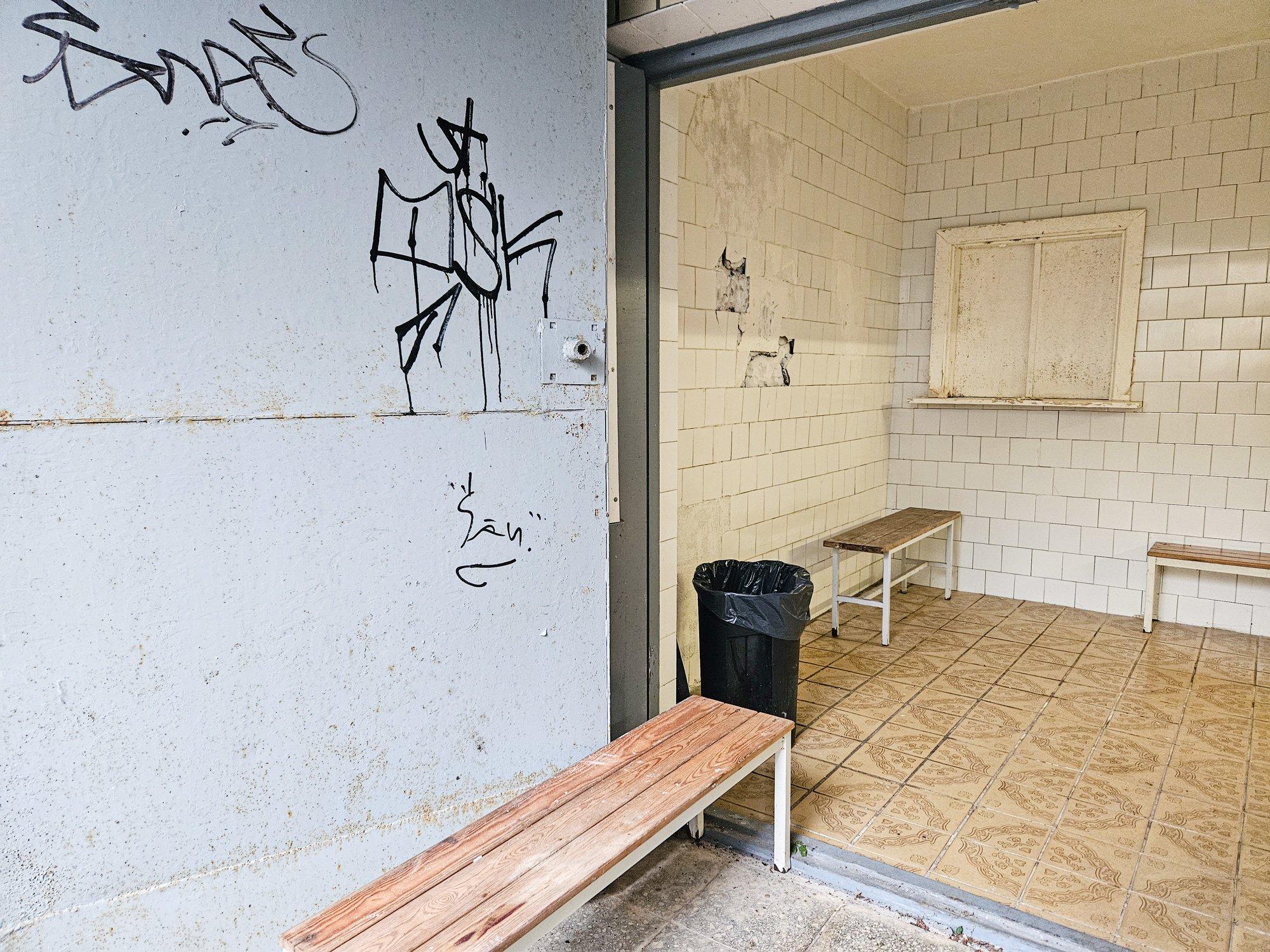 FOTOD | Roostetus ja augud seinas. Kalevi staadionil tervitab tantsupeolisi närus seisus tualett