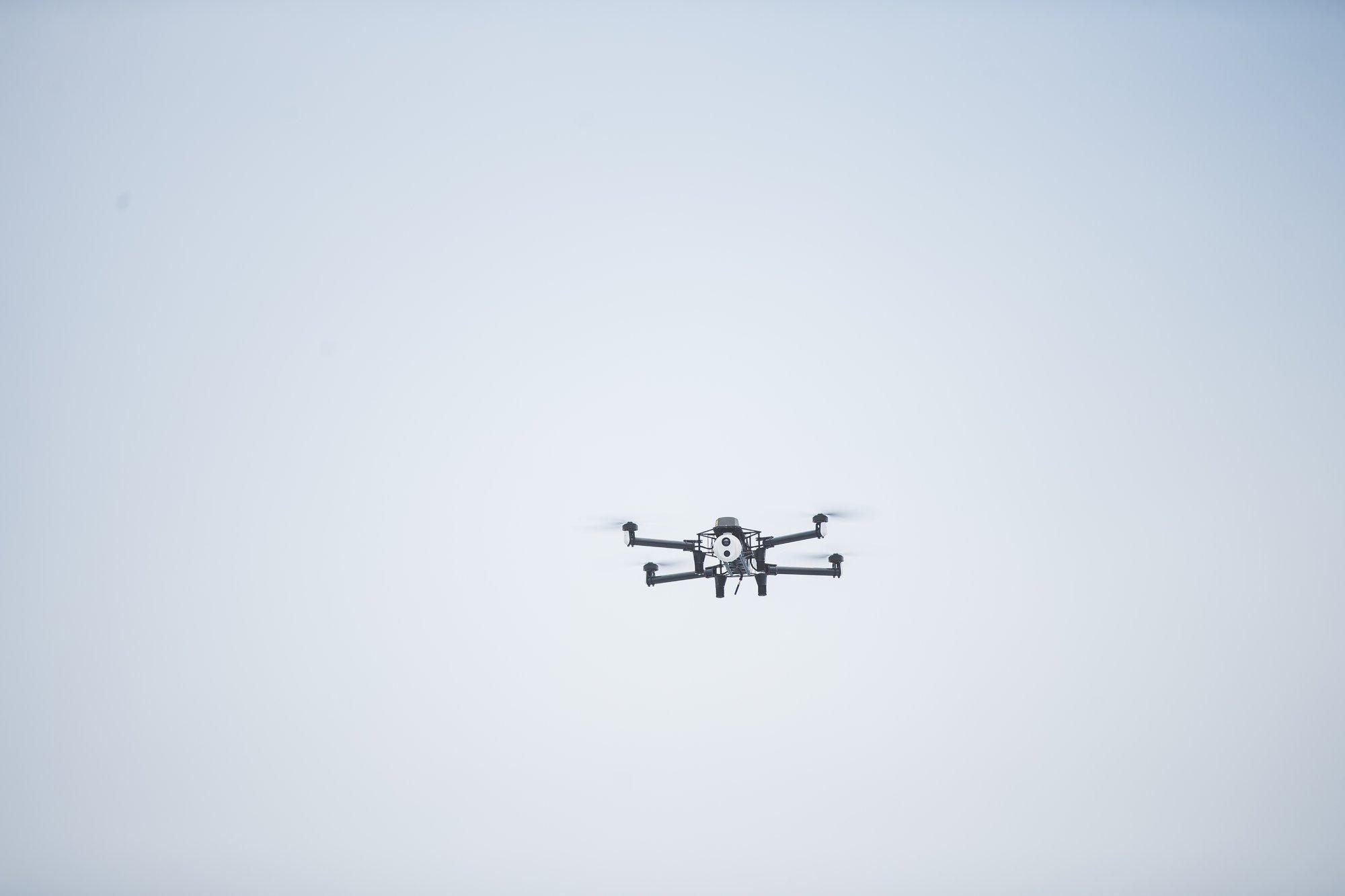 Venemaa uus segaja on suurendanud GPS-häireid idapiiri lähistel. Droonide lennutamist soovitatakse Narvas vältida