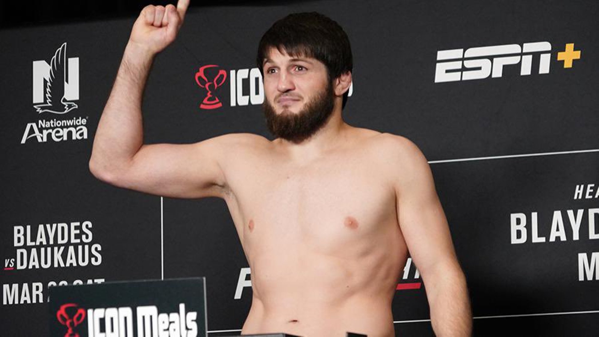 VIDEO | Võitmatuna püsiva MMA-võitleja suunas avati Venemaal tuli, ründajad põgenesid Lada Prioraga