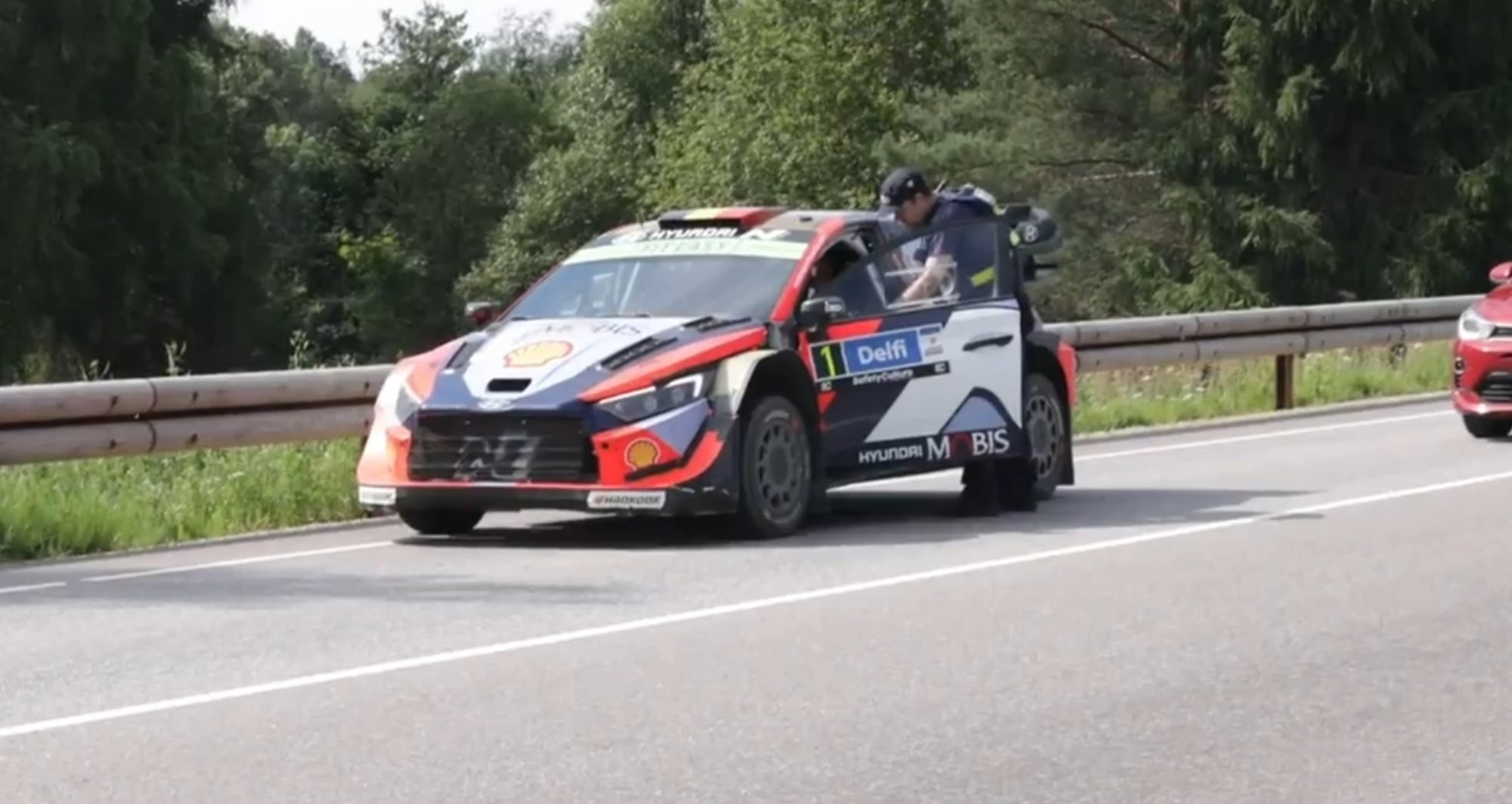 DELFI VIDEO | Kas Tänak ja teised ralliässad pääsevad politsei puhumisreidist niisama läbi?