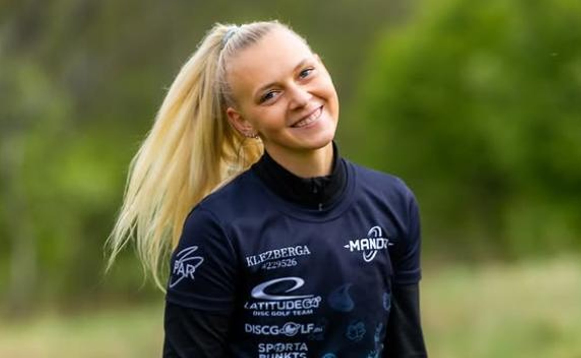 Kristin Lätti oma iidoliks pidav lätlanna tegi Tallinna Lauluväljakul imeringi. „Ma ei leia sõnu“