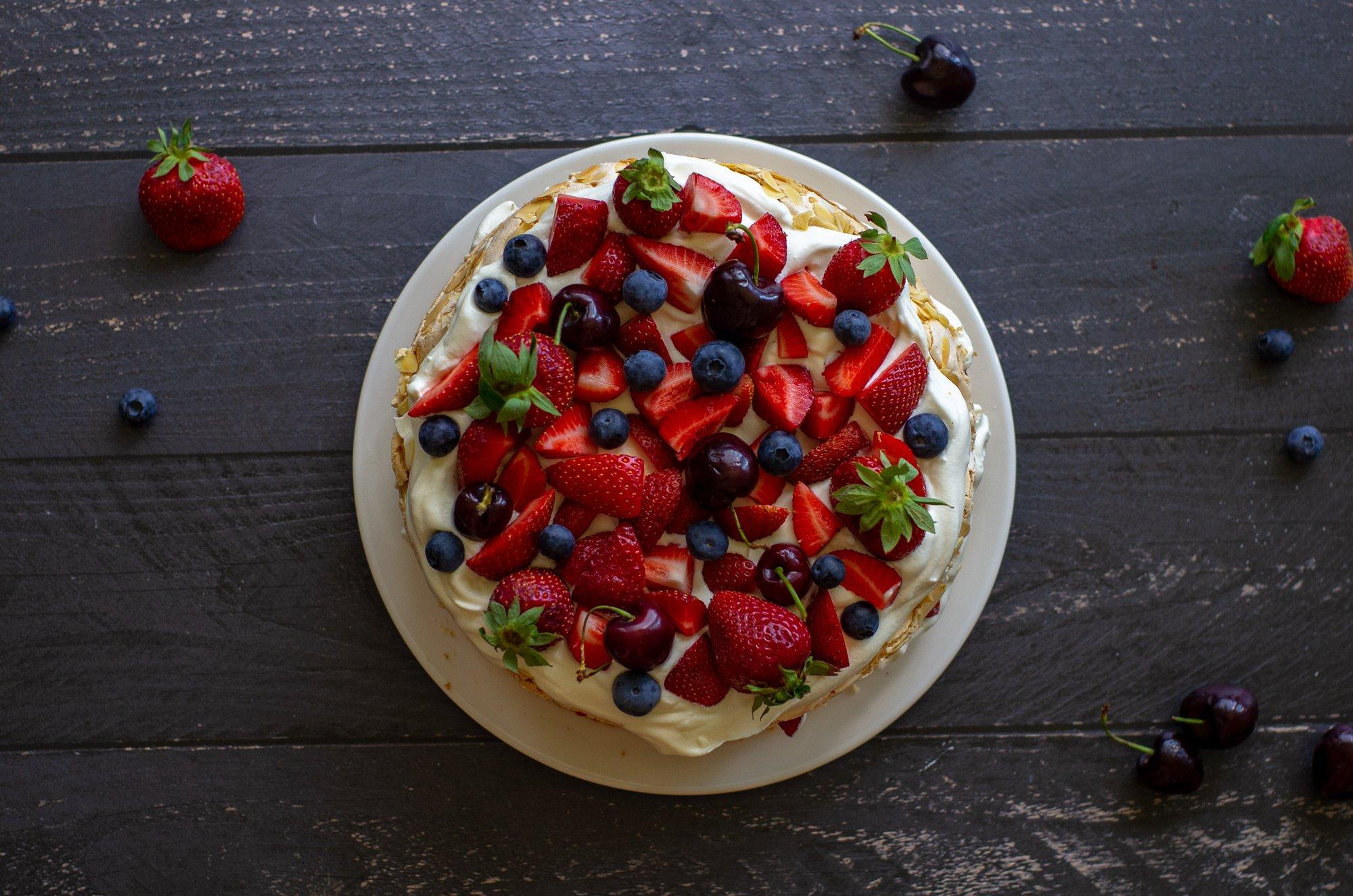 RETSEPTID | Viis suus sulavat suvetorti rohkete marjadega