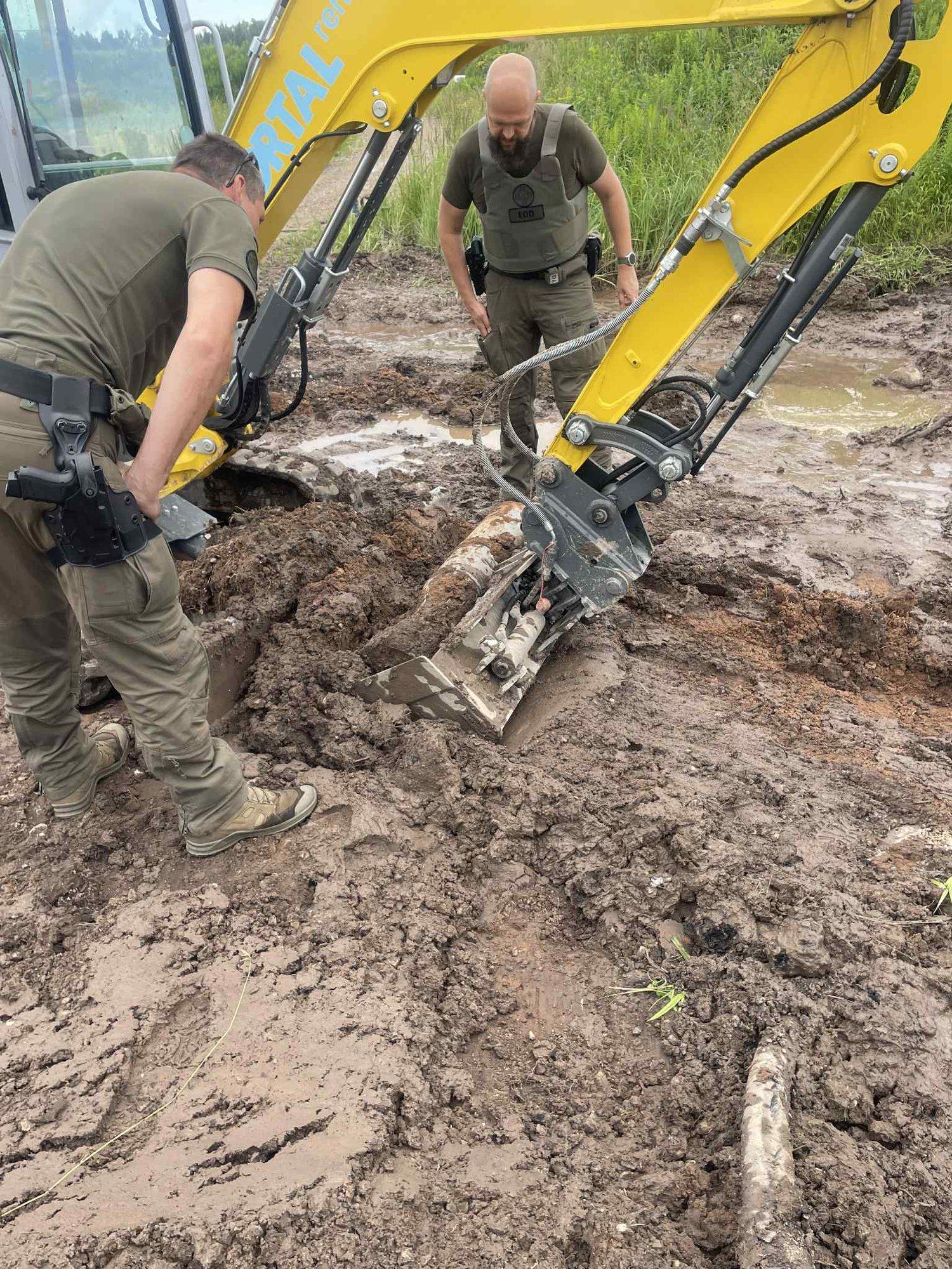 FOTOD | Eesti Rahva Muuseumi lähedalt leiti lennukipommi kest
