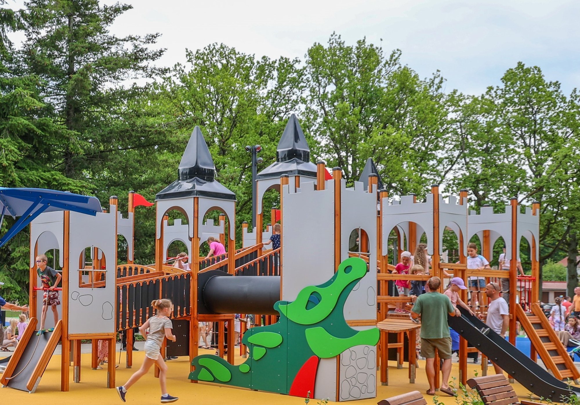 Pärnus Munamäe pargis avati ägedad mänguplatsid, mis rõõmustavad nii suvitajaid kui ka kohalikke