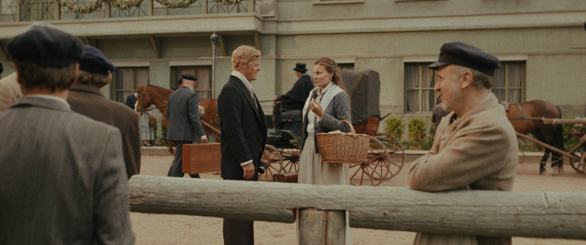 ARVUSTUS | Lätlaste kopituslõhnalist laulupeofilmi on raske kellelegi soovitada