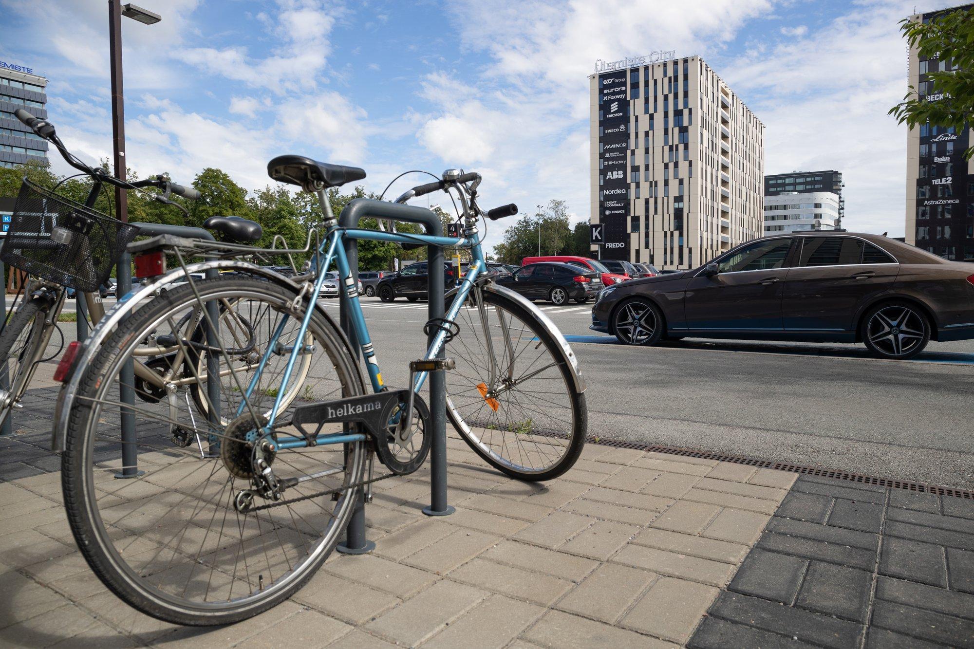 Tallinnas hukkus jalgrattaga kukkunud mees