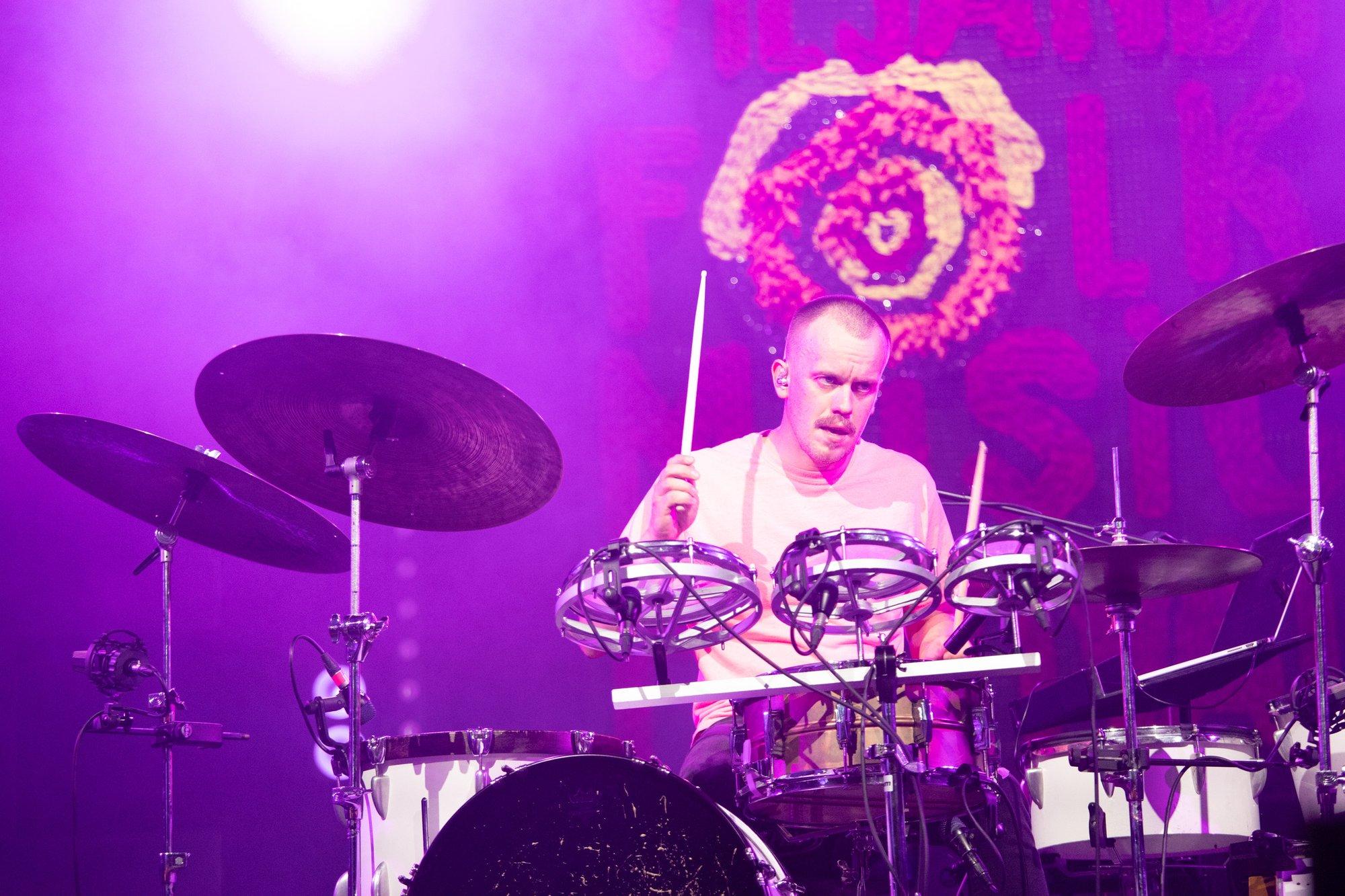 KLÕPS | Hõissa! Trad.Attack!-i trummar Tõnu Tubli sõudis abieluranda