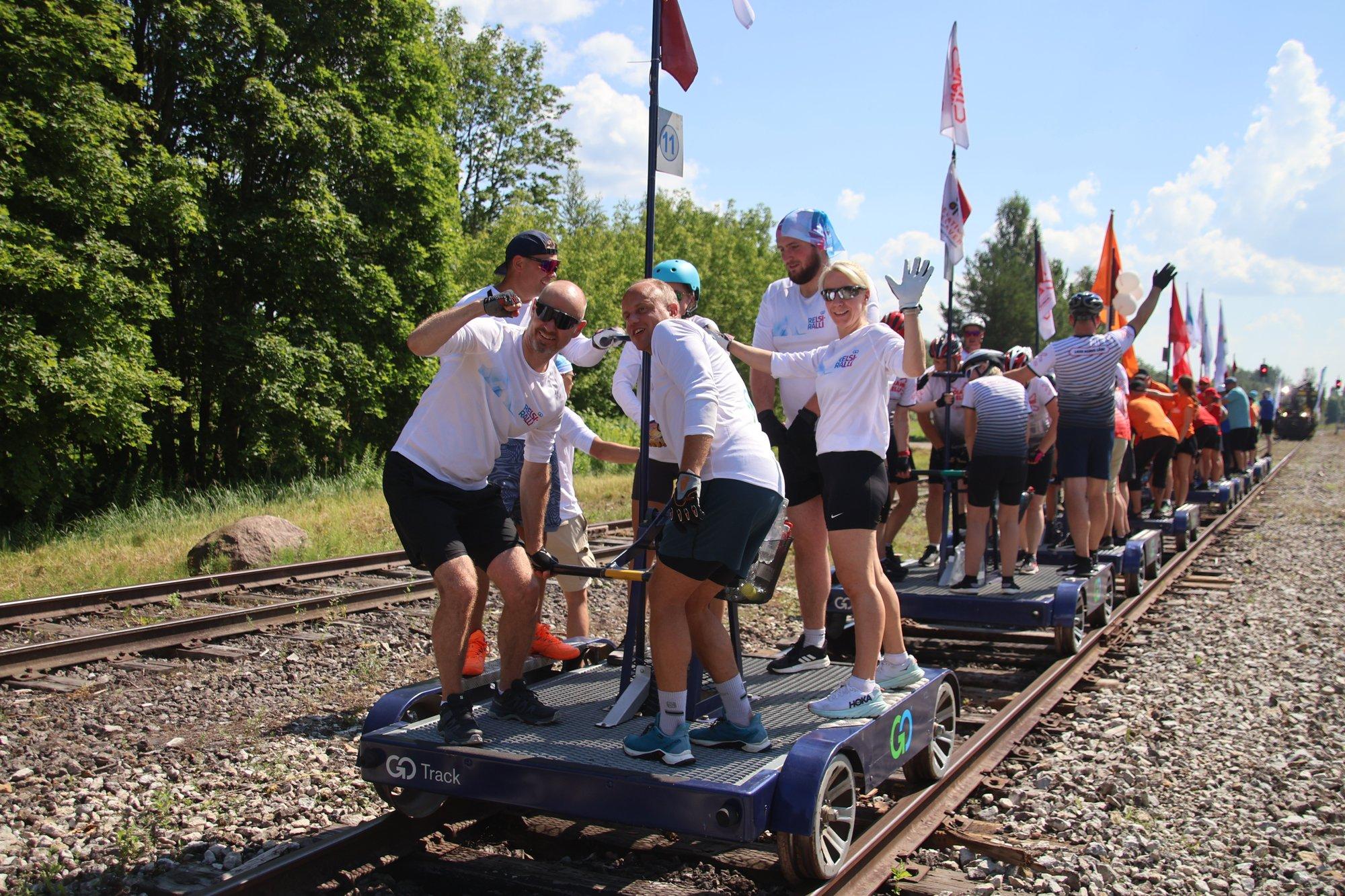 FOTOD JA VIDEO | Relsiralli - 150 kilomeetrit käterammul rongirööbastel liikumist