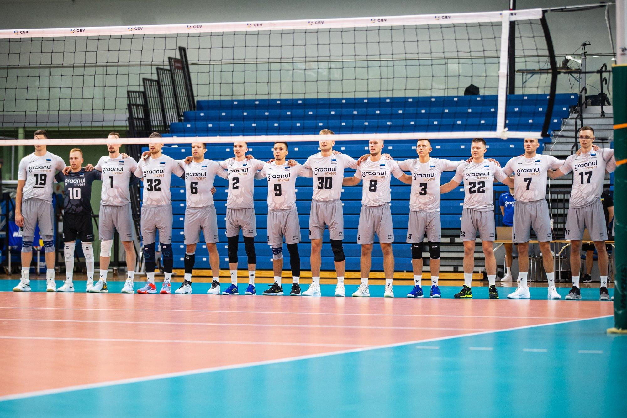 FOTOD ja TÄISPIKKUSES | Eesti võrkpallimeeskond alistas suve esimeses mängus Rootsi kindlalt