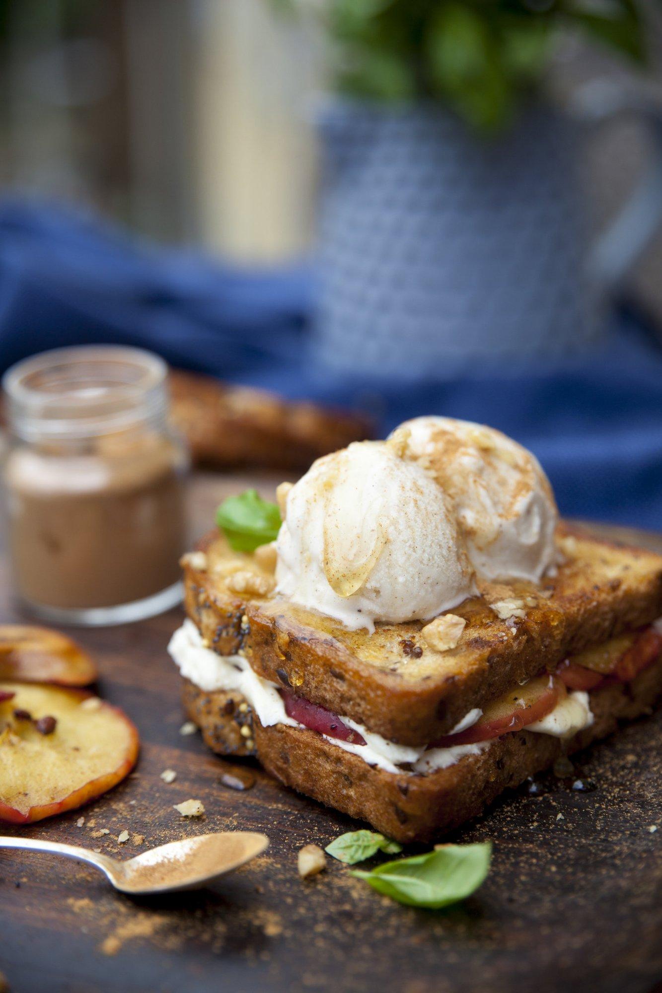 Tahaks midagi magusat ja tahaks seda kohe: kaneeline õunasai lemmikjäätisega valmib kapis olevatest vahenditest kiiresti!