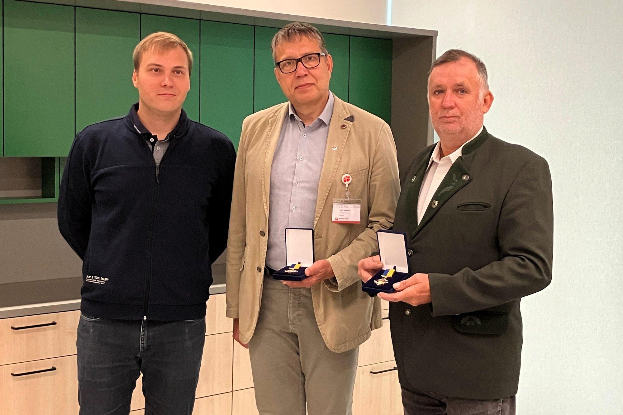 Kaks eestlast said Ukrainalt riikliku autasu: aitamine pole suur asi, vaikselt oleme oma kogukonnaga teinud