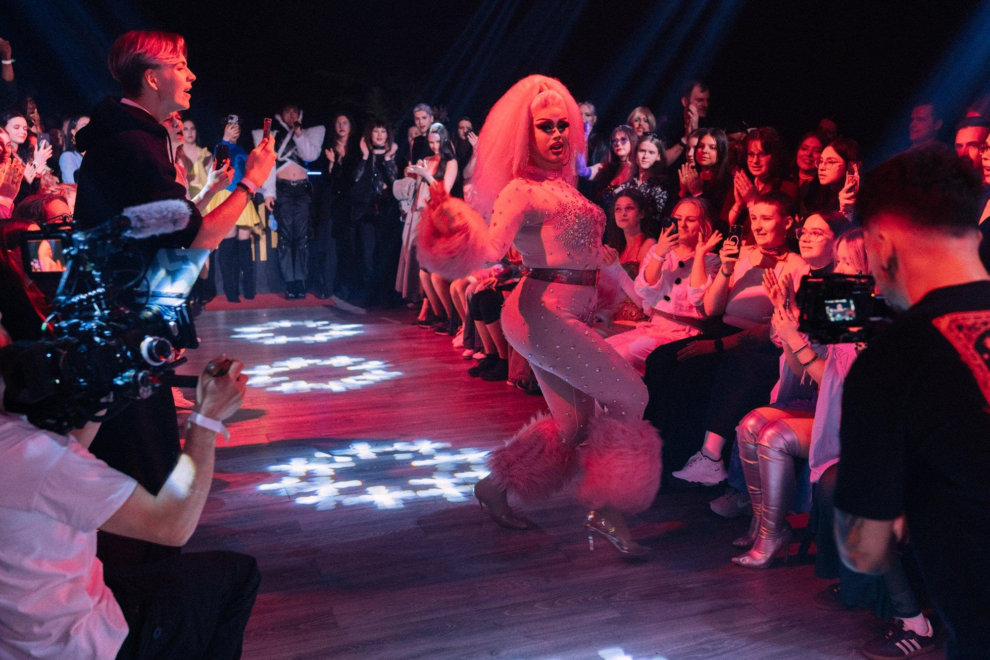 Sukeldu tumedasse muinasjuttu | Gothique Tingz Kiki Vogue Ball tuleb Tallinna