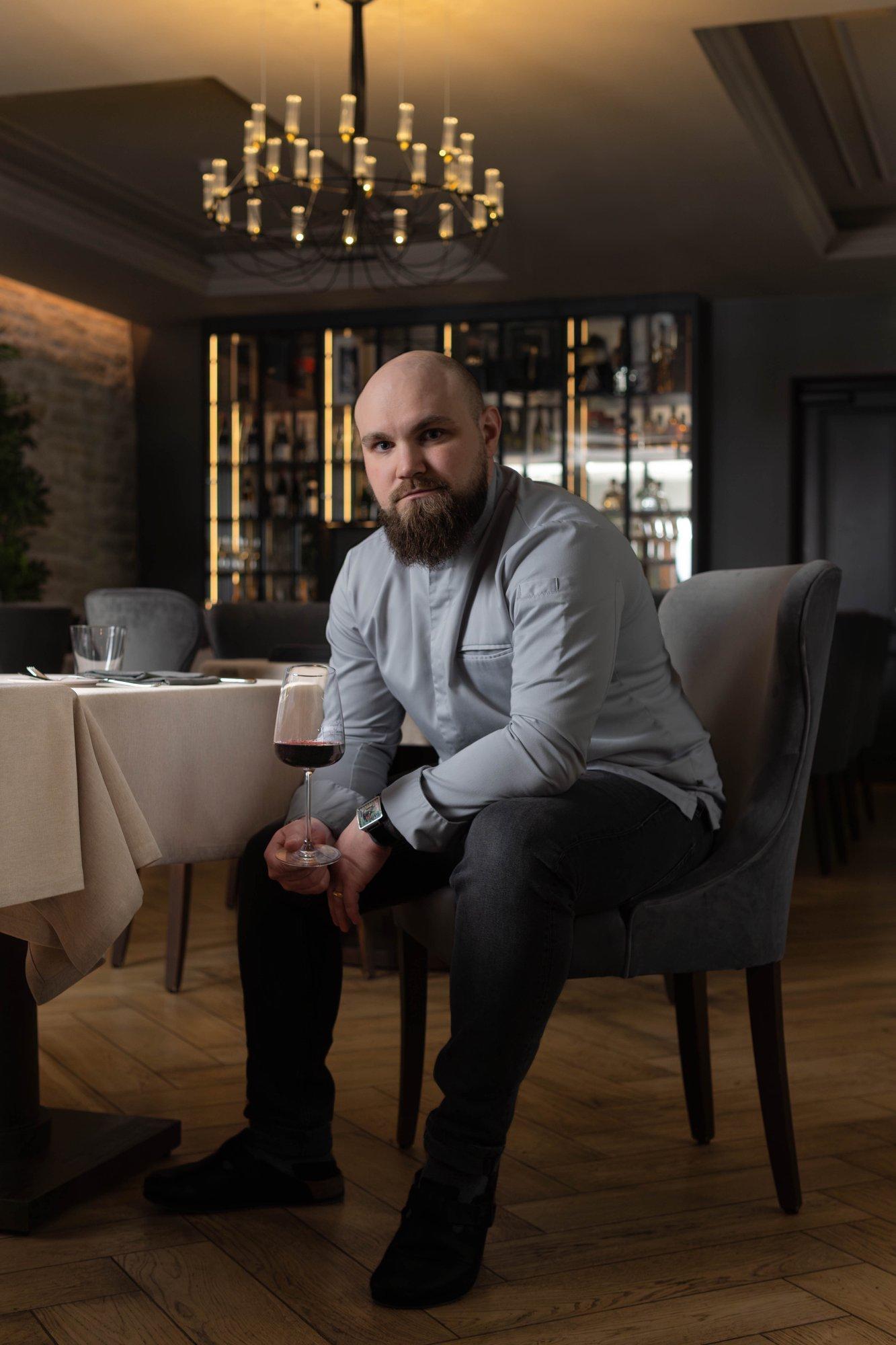 Uus peakokk, uus hingamine - Jürgen Põldoja on toonud Michelini poolt tunnustatud Âme menüüsse värskust ja mängulisust